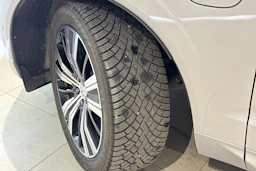 met. harmaa Volvo XC60 2025 kuva 13.