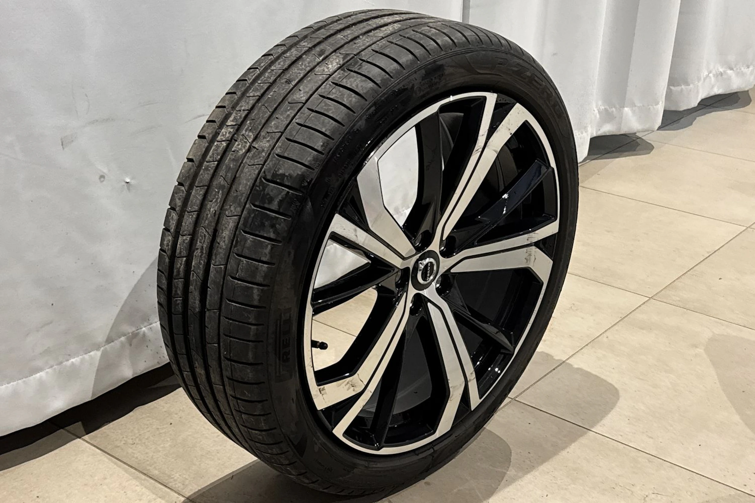 met. harmaa Volvo XC60 2025 kuva 15.