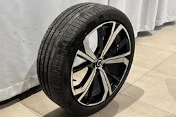 met. harmaa Volvo XC60 2025 kuva 15.