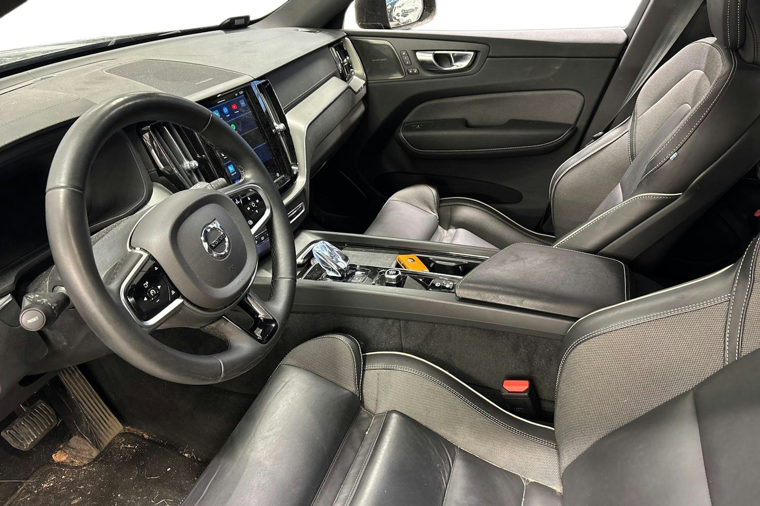 met. musta Volvo XC60 2025 kuva 3.