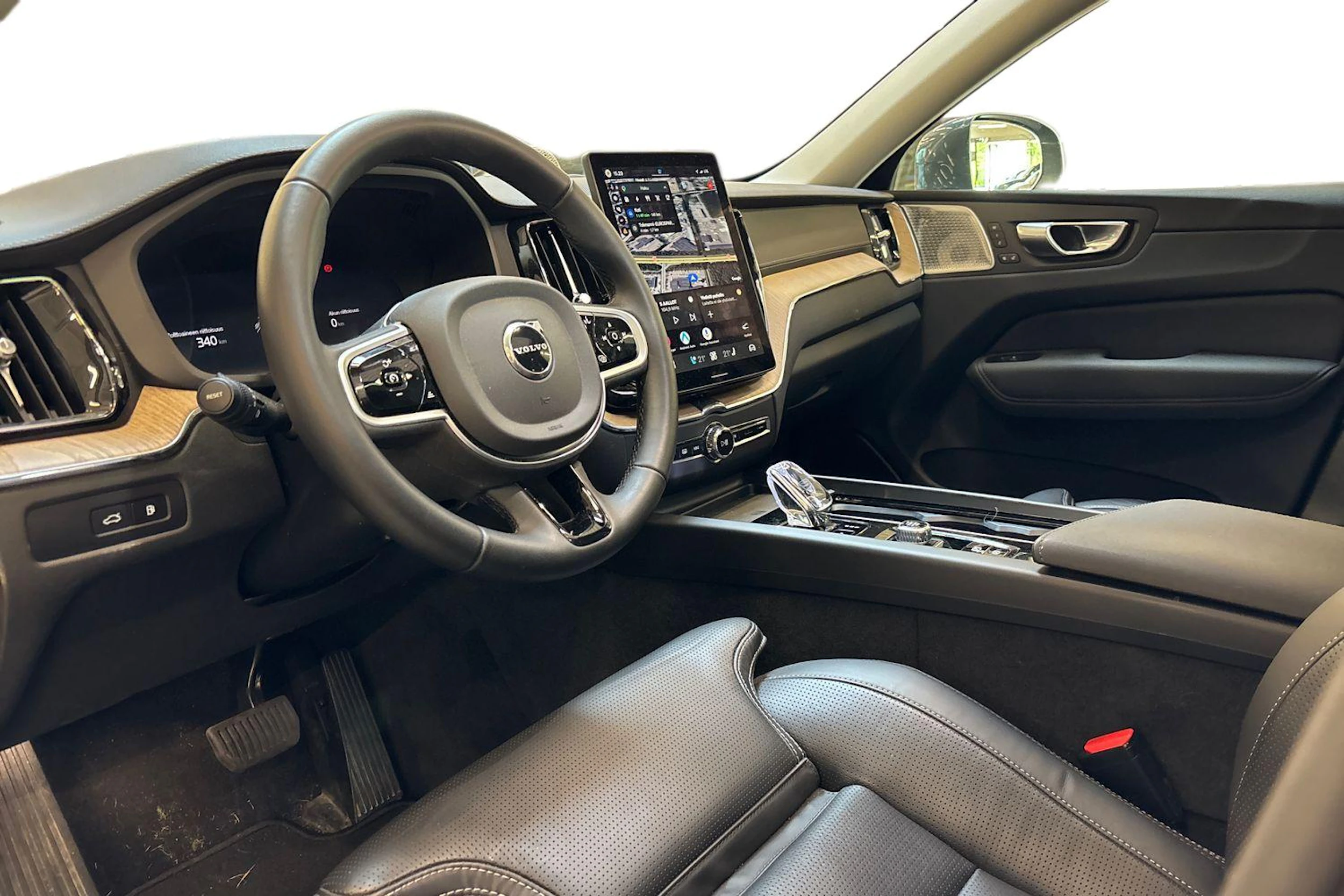 Vihreä Volvo XC60 2025 kuva 3.