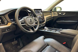 Vihreä Volvo XC60 2025 kuva 3.