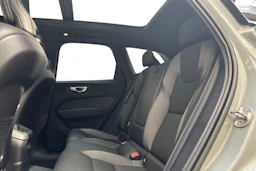 harmaa Volvo XC60 2025 kuva 8.