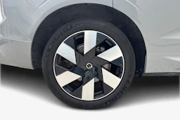 harmaa Volvo XC60 2025 kuva 9.