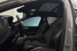 harmaa Volvo XC60 2025 kuva 16.