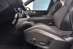 harmaa Volvo XC60 2025 kuva 18.