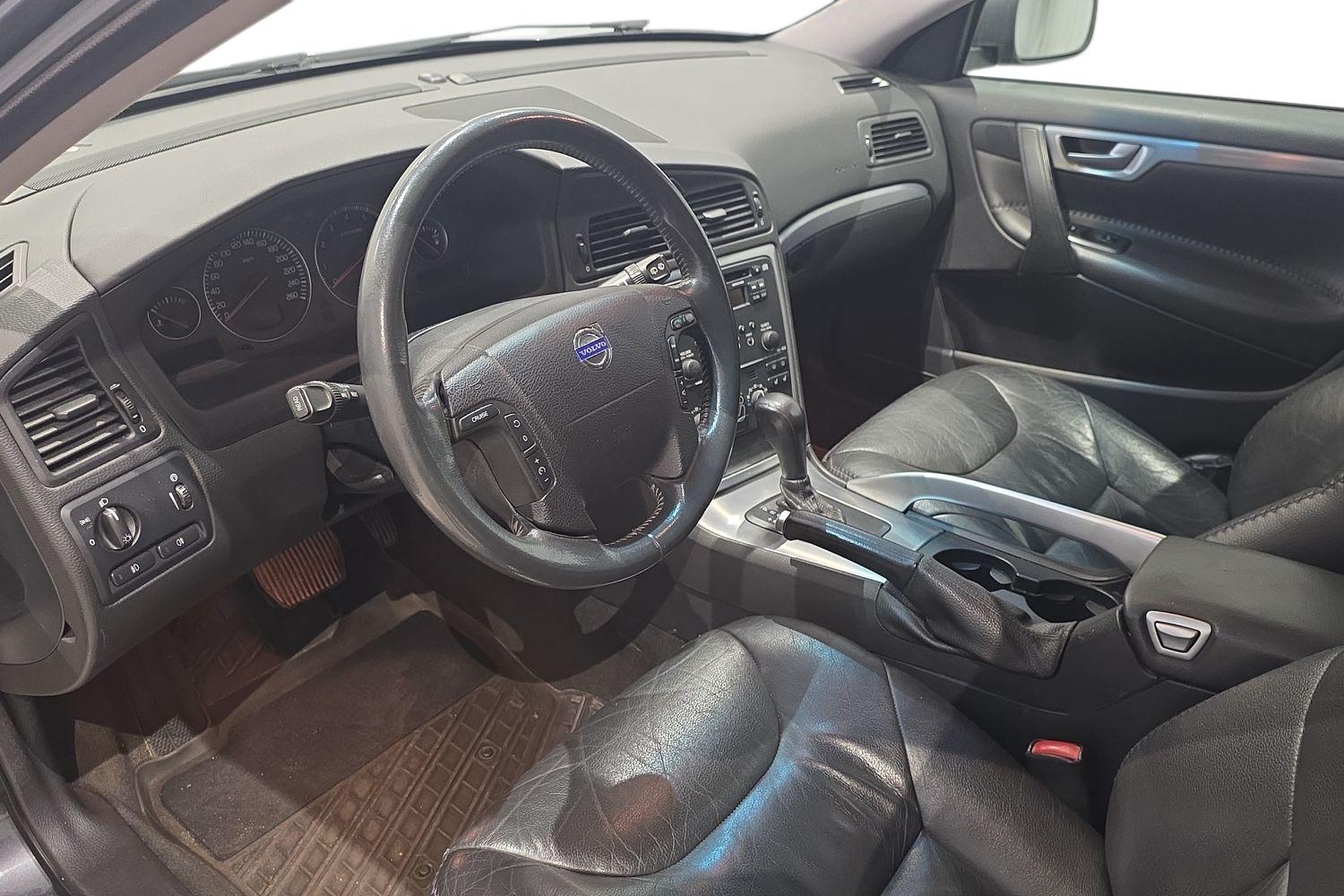 Volvo XC70 2,5T AWD Momentum 2005, kuva 6/20