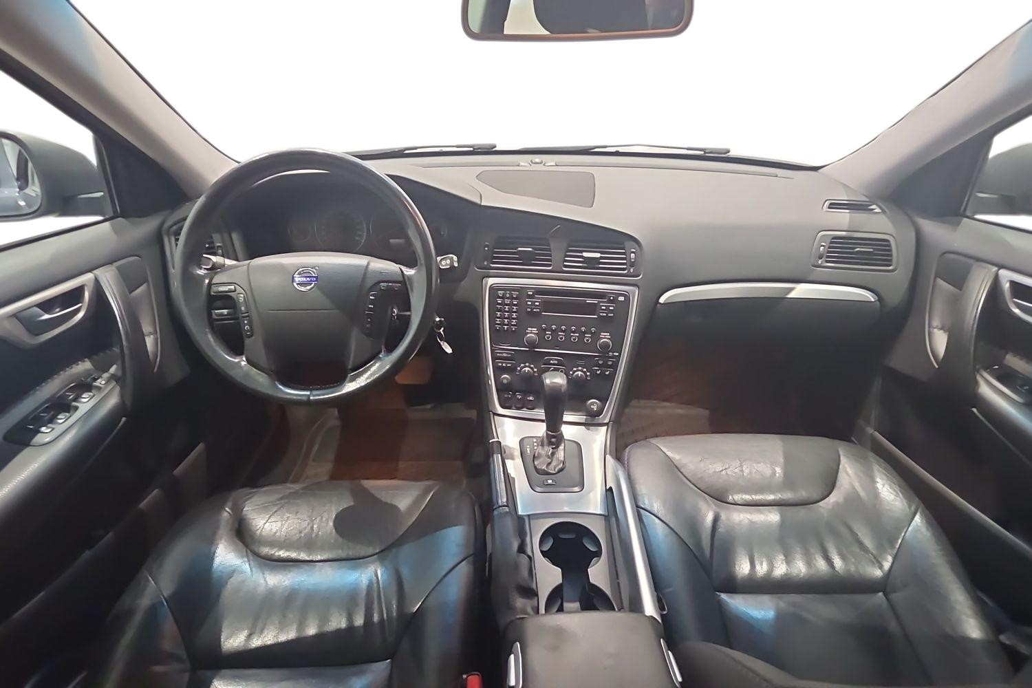 Volvo XC70 2,5T AWD Momentum 2005, kuva 7/20