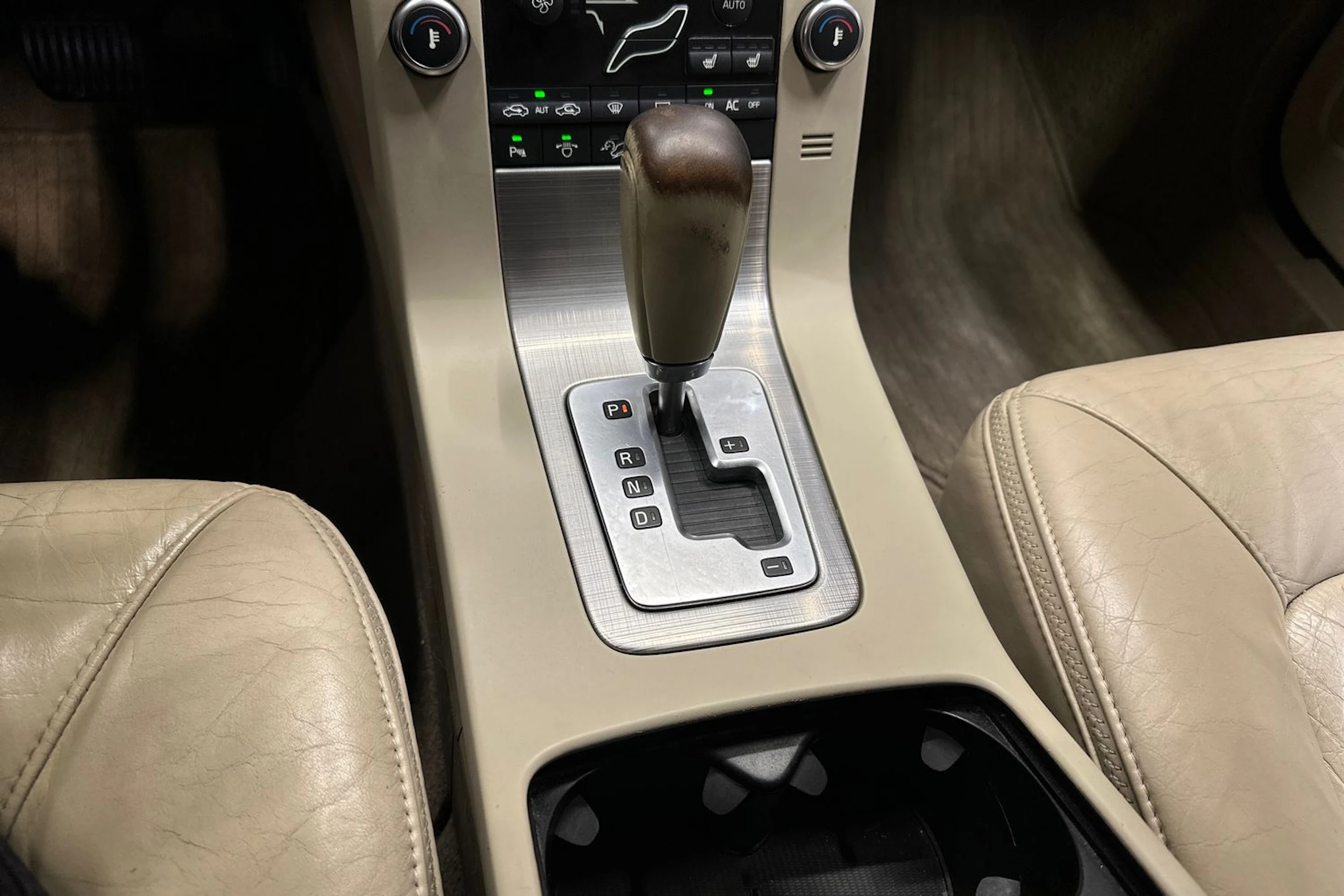 ruskea (beige) Volvo XC70 2009 kuva 15.