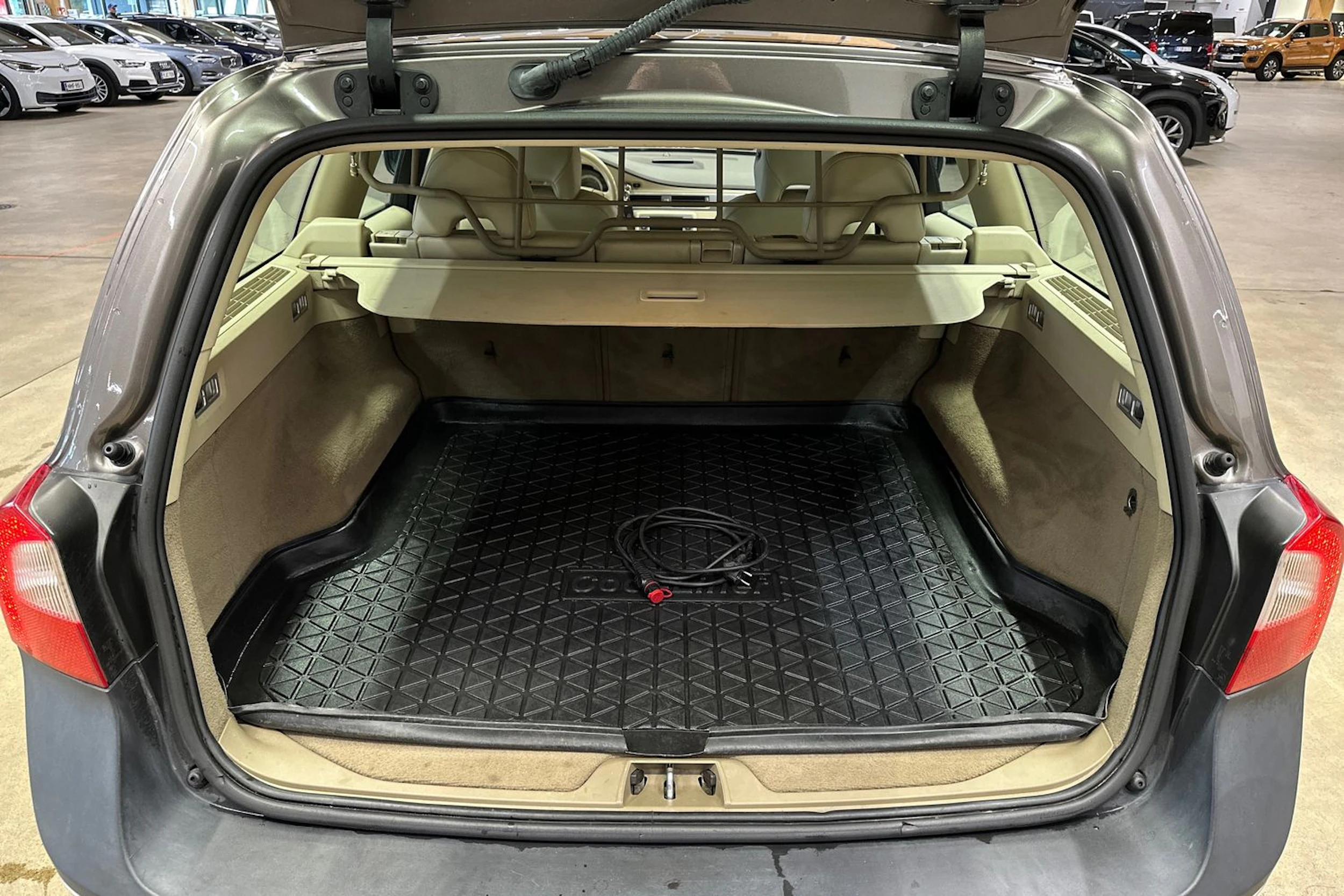 ruskea (beige) Volvo XC70 2009 kuva 19.