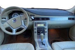 punainen Volvo XC70 2010 kuva 9.