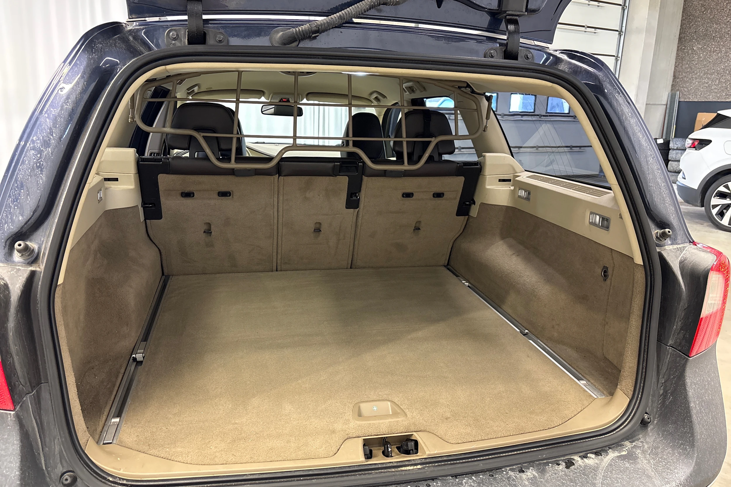 sininen Volvo XC70 2011 kuva 9.