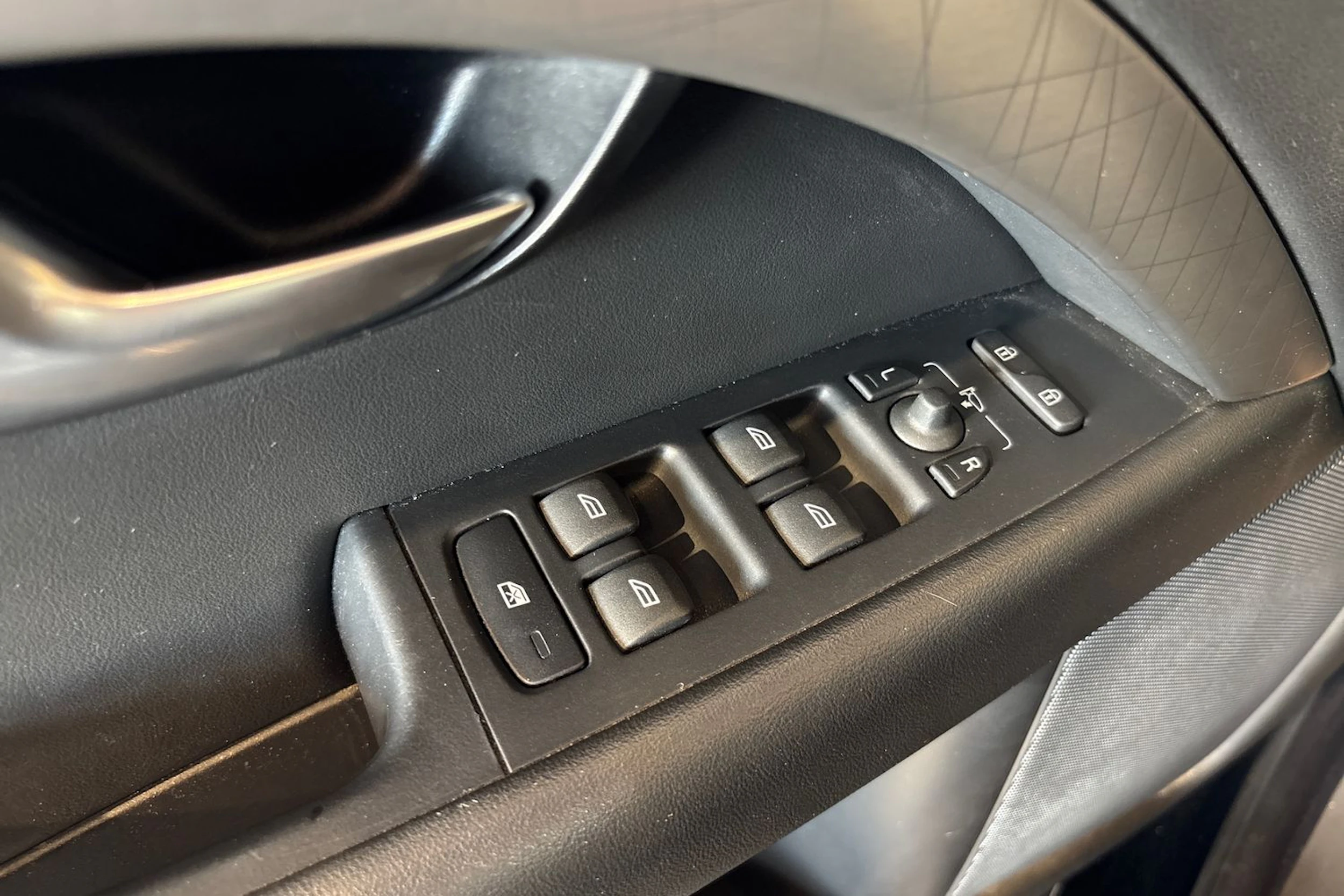 musta Volvo XC70 2011 kuva 20.