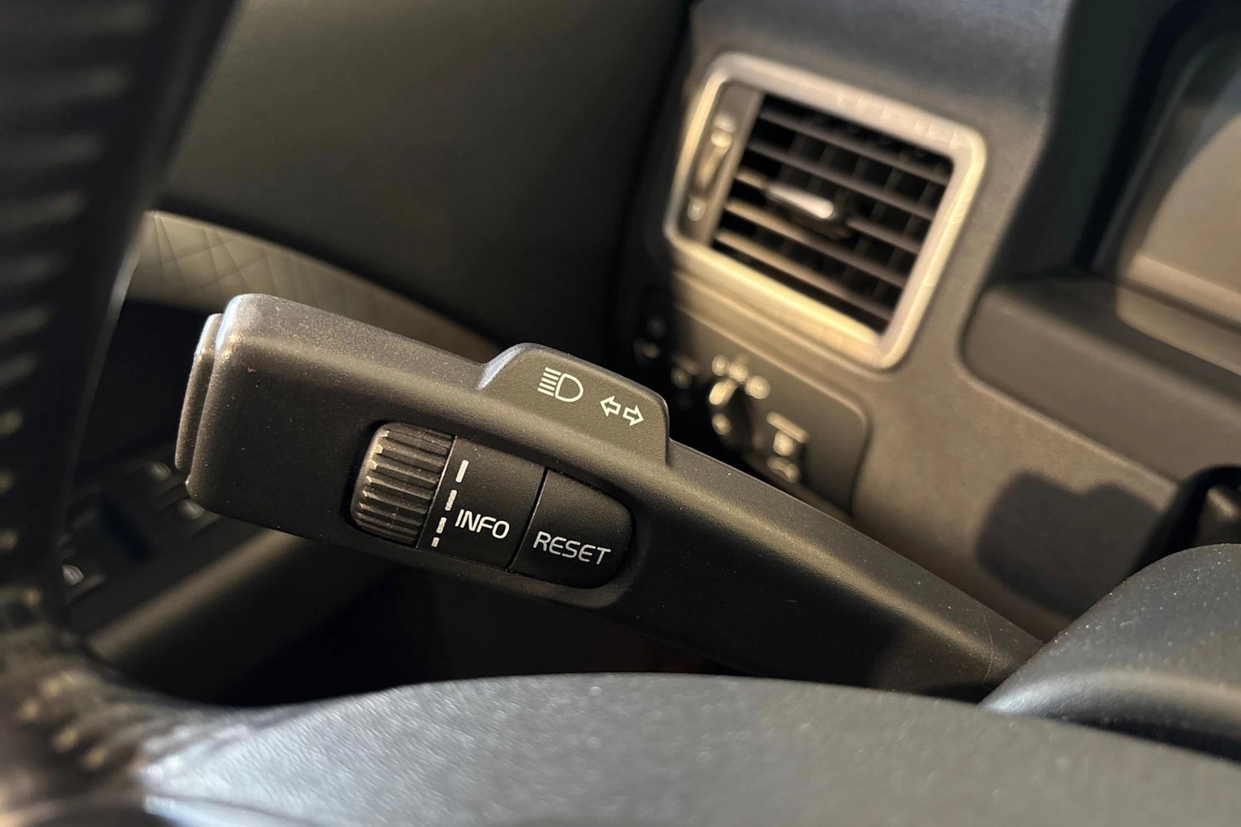 musta Volvo XC70 2011 kuva 23.