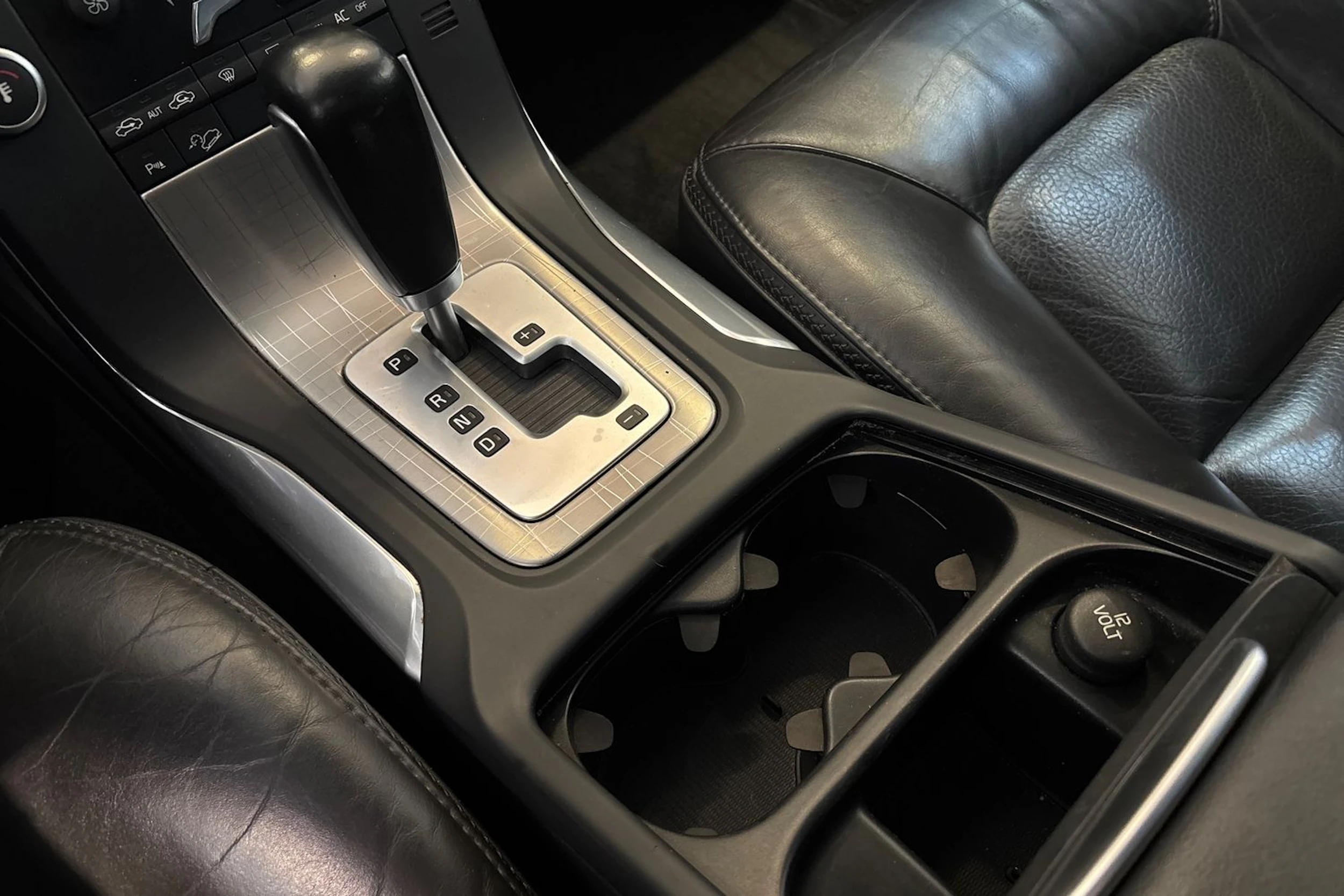 musta Volvo XC70 2011 kuva 26.