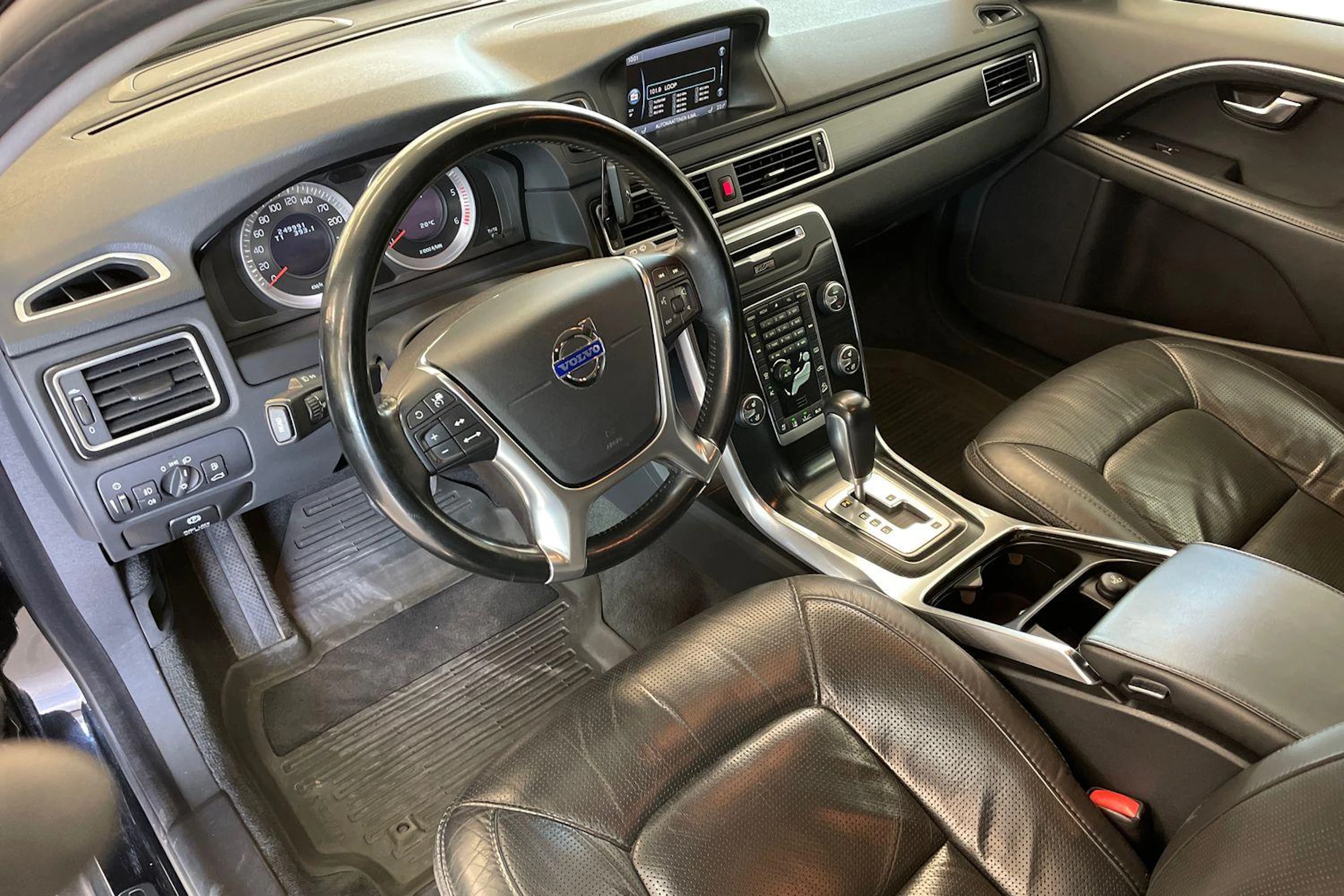 musta Volvo XC70 2012 kuva 8.