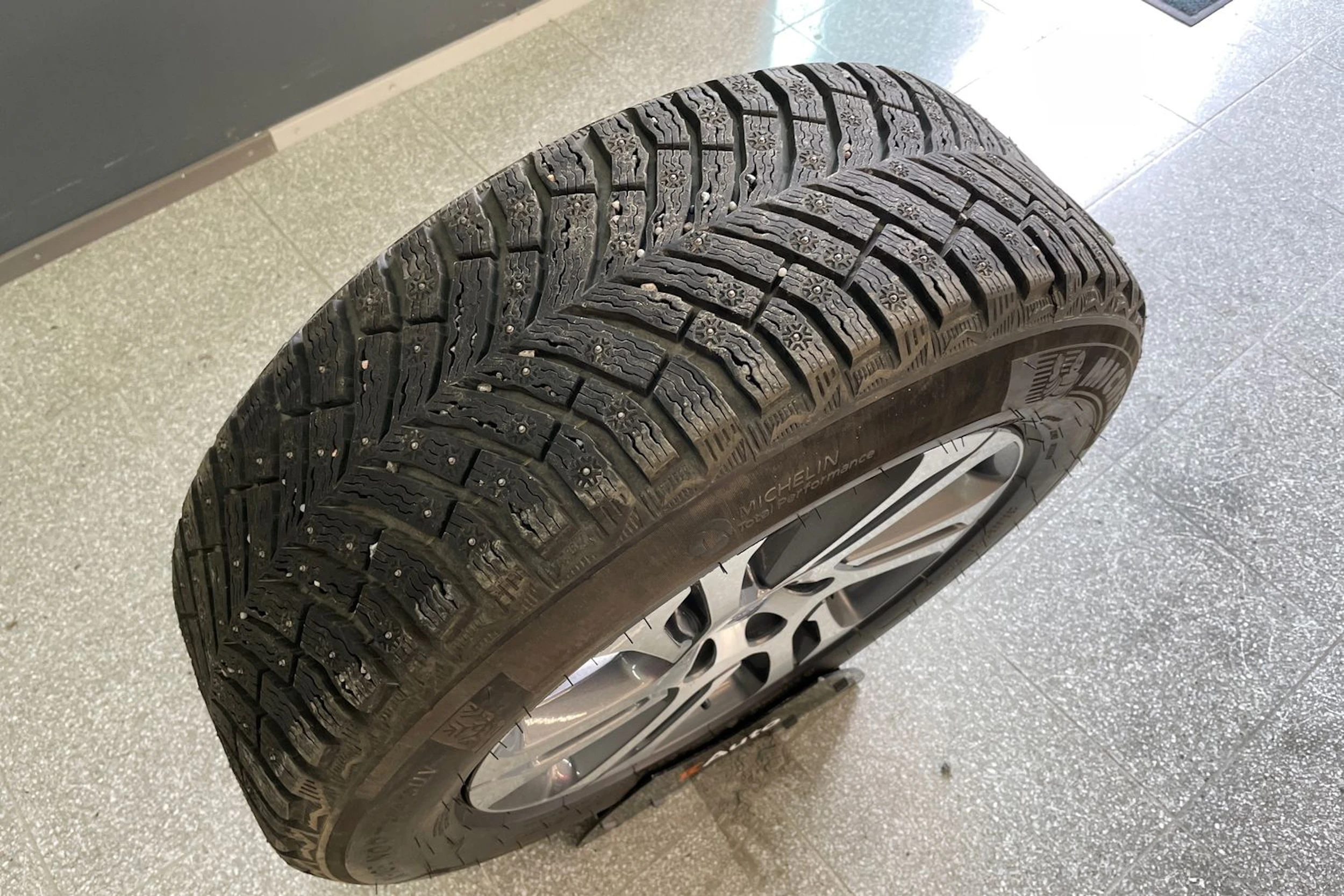 musta Volvo XC70 2012 kuva 16.