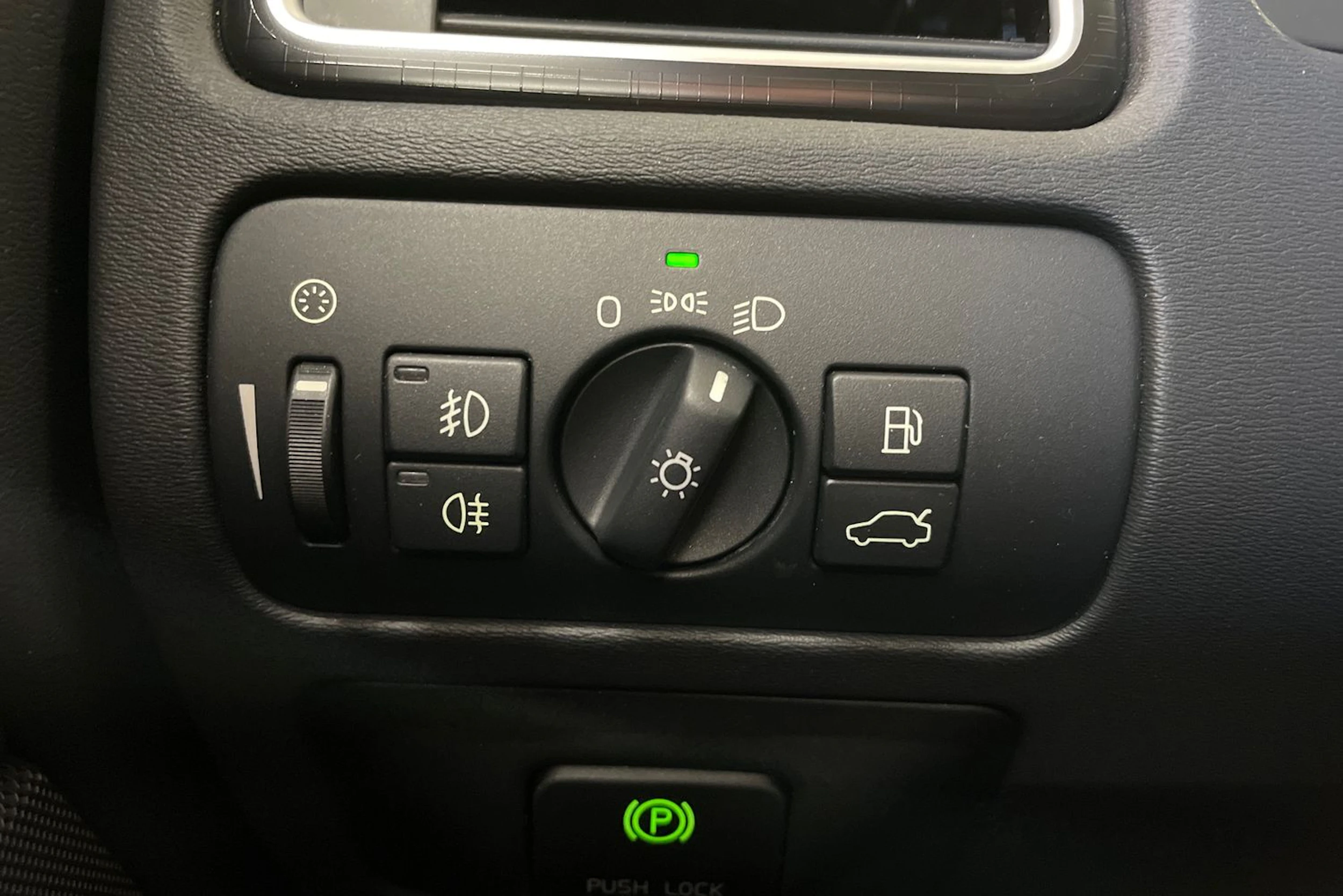 musta Volvo XC70 2012 kuva 24.