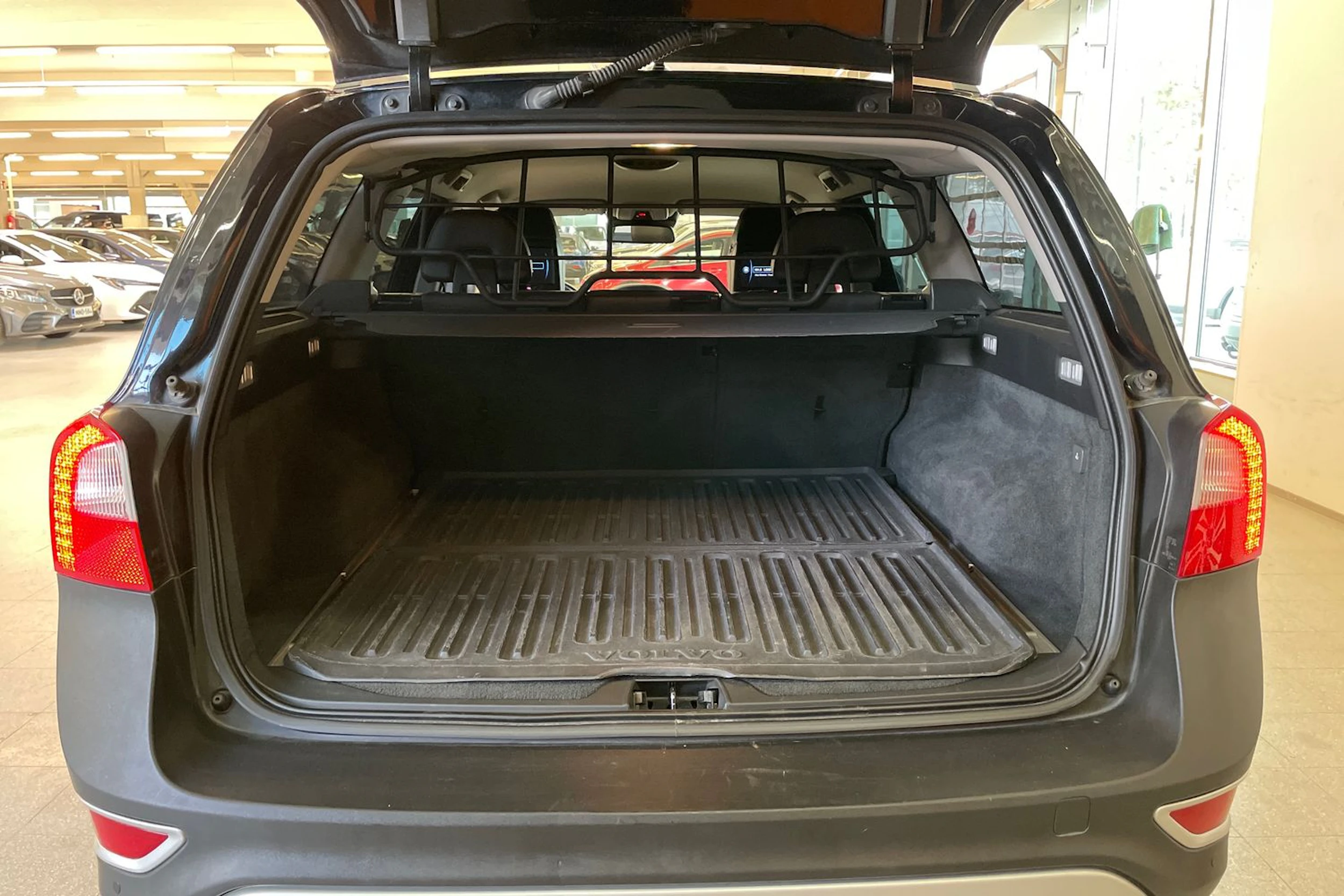 musta Volvo XC70 2012 kuva 31.