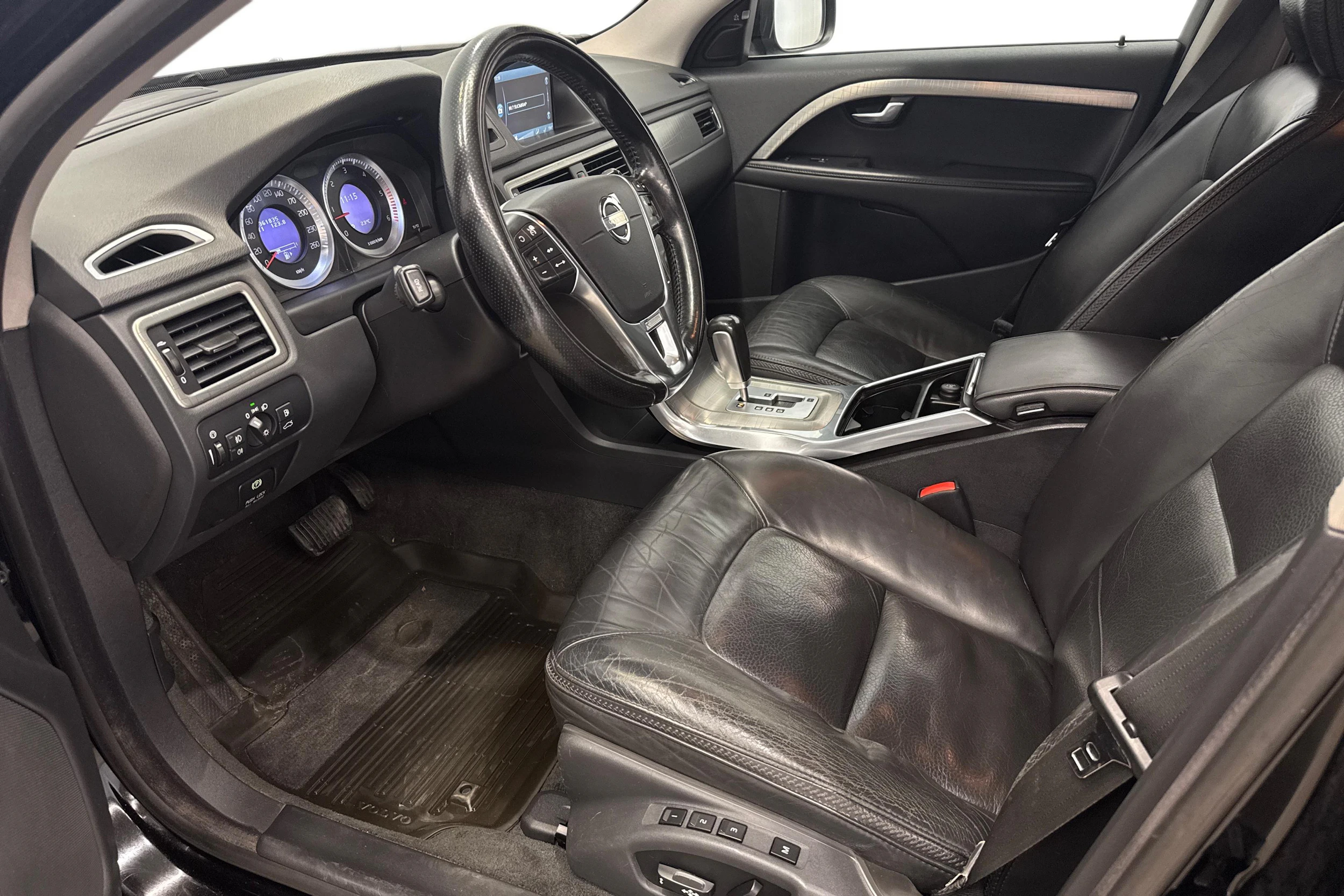 musta Volvo XC70 2012 kuva 8.