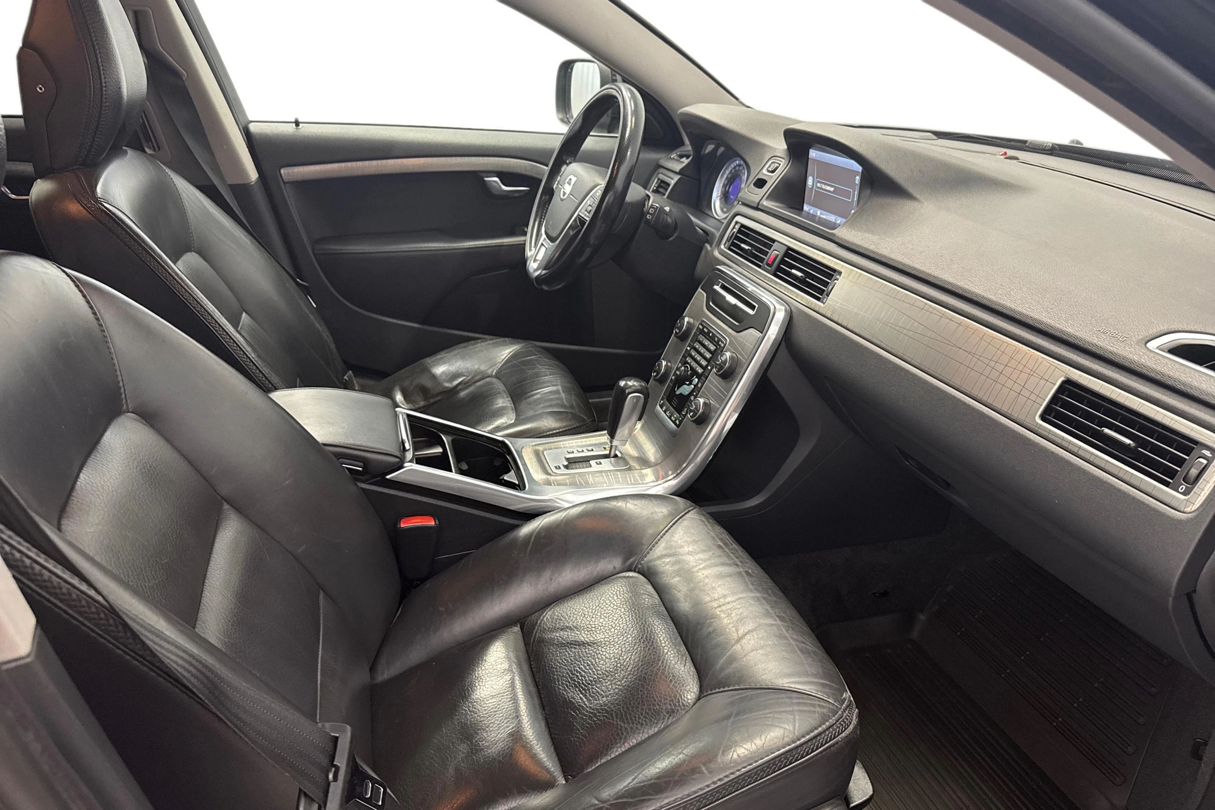musta Volvo XC70 2012 kuva 9.