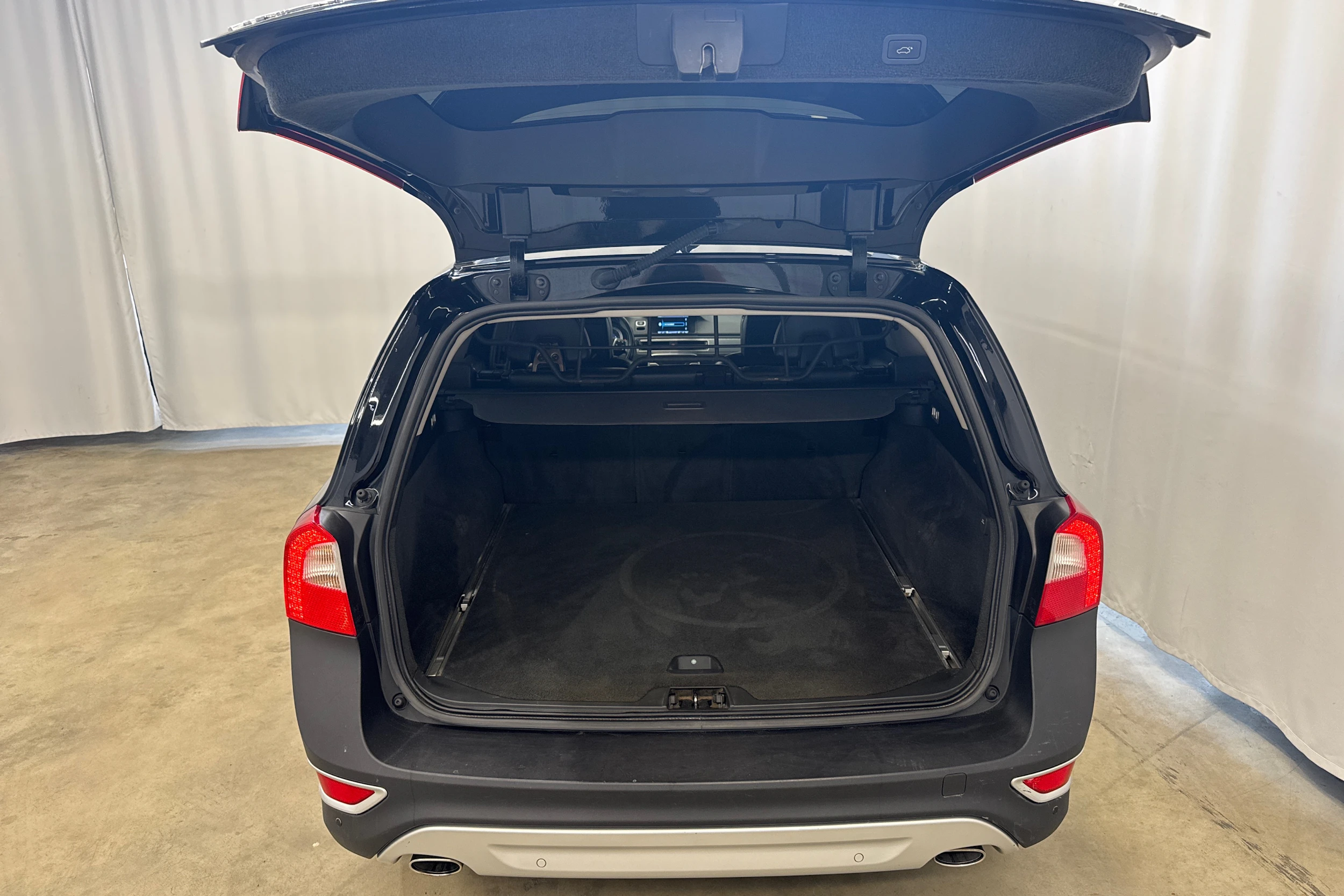 musta Volvo XC70 2012 kuva 15.
