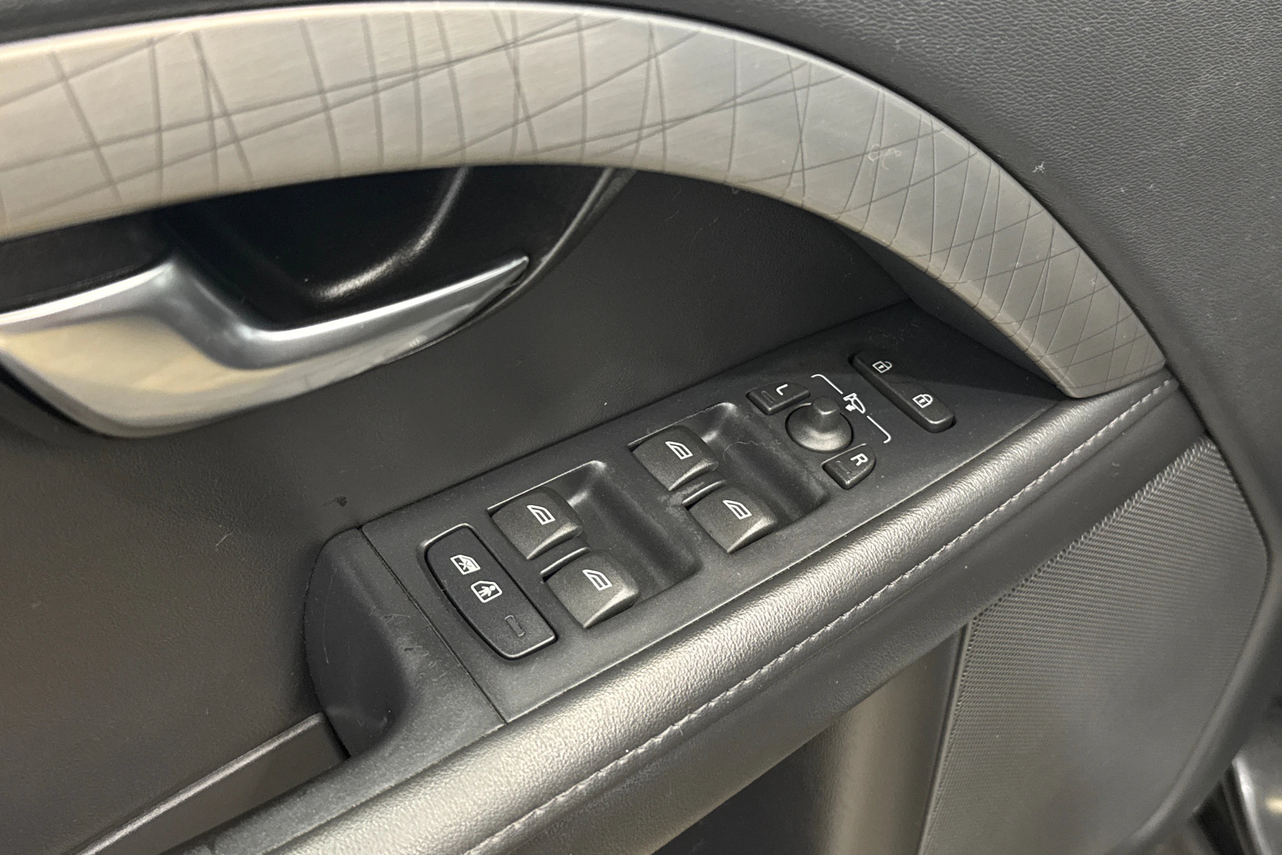 musta Volvo XC70 2012 kuva 18.