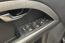 musta Volvo XC70 2012 kuva 18.