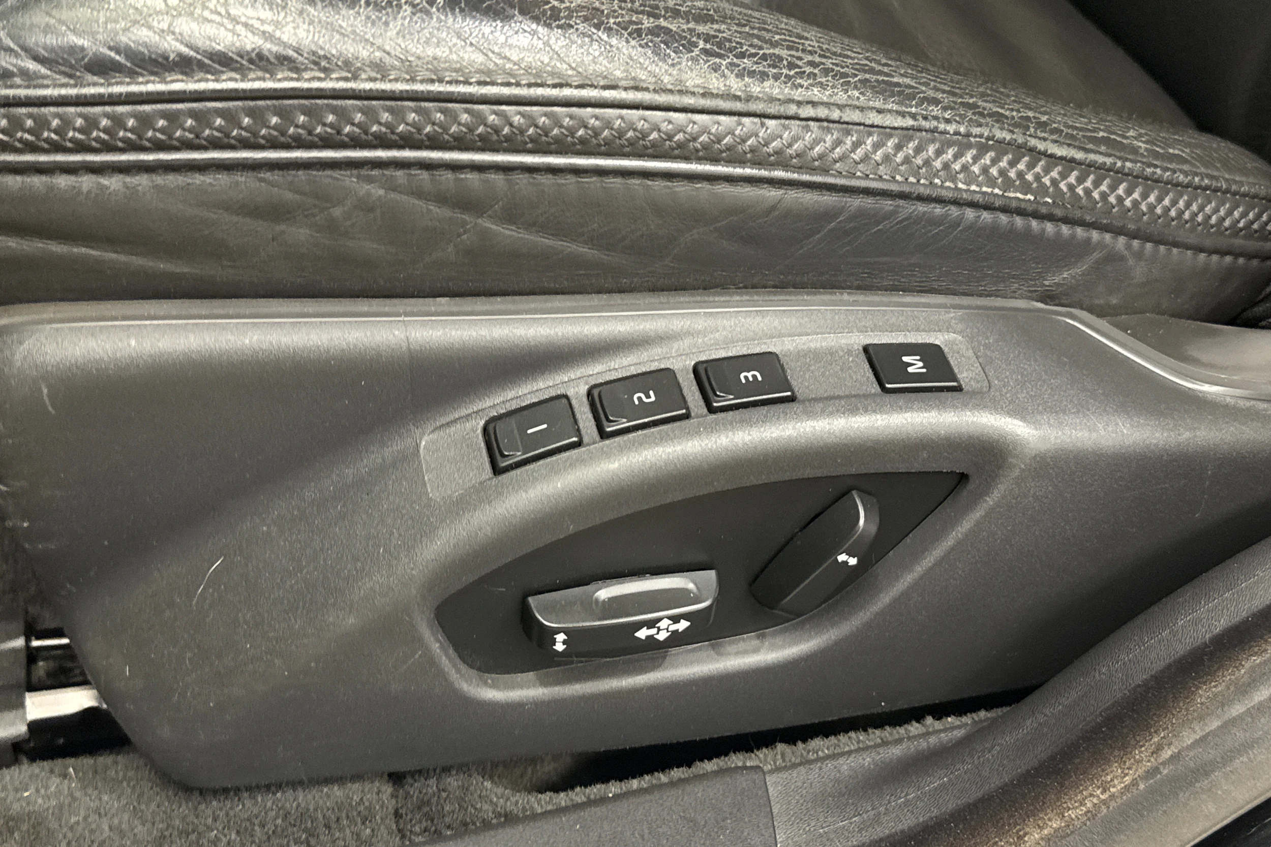 musta Volvo XC70 2012 kuva 19.