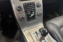 musta Volvo XC70 2012 kuva 21.