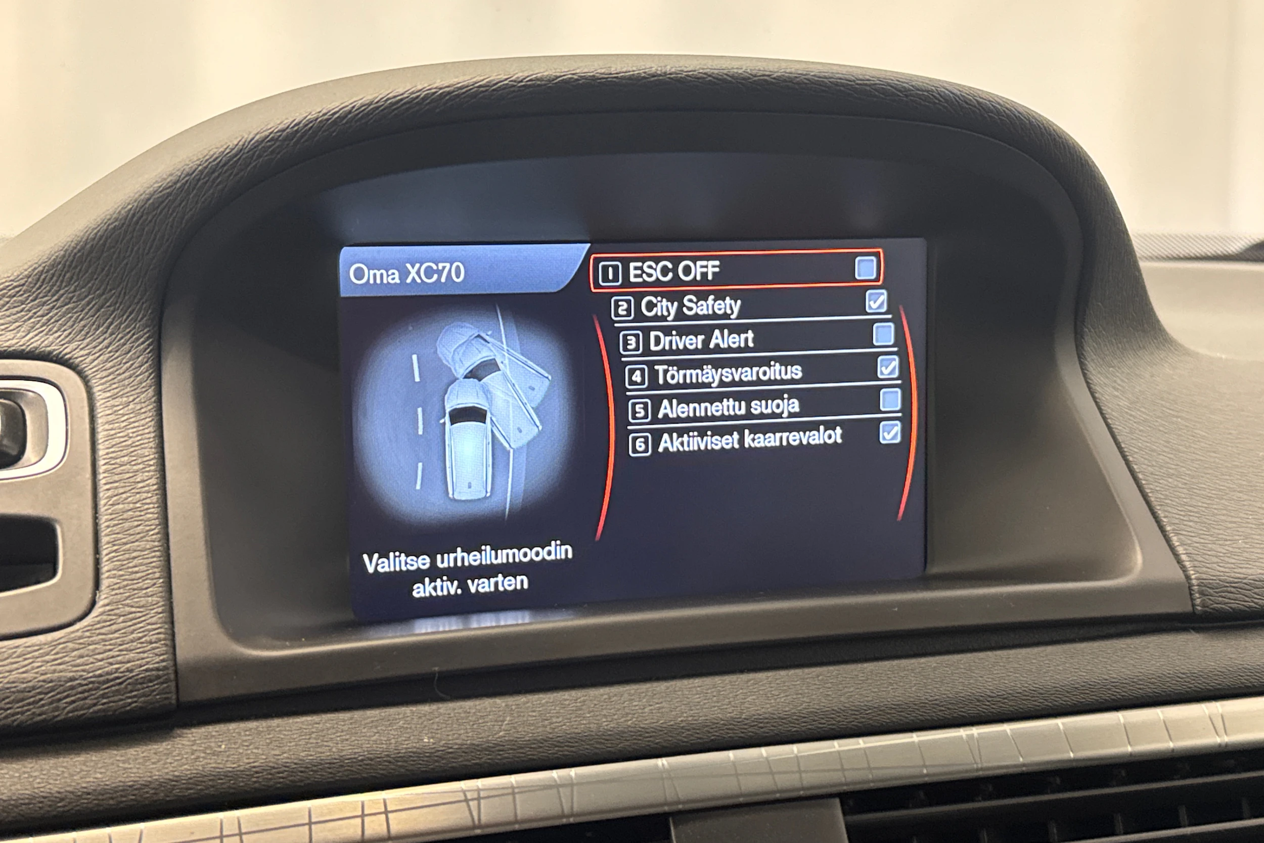 musta Volvo XC70 2012 kuva 22.