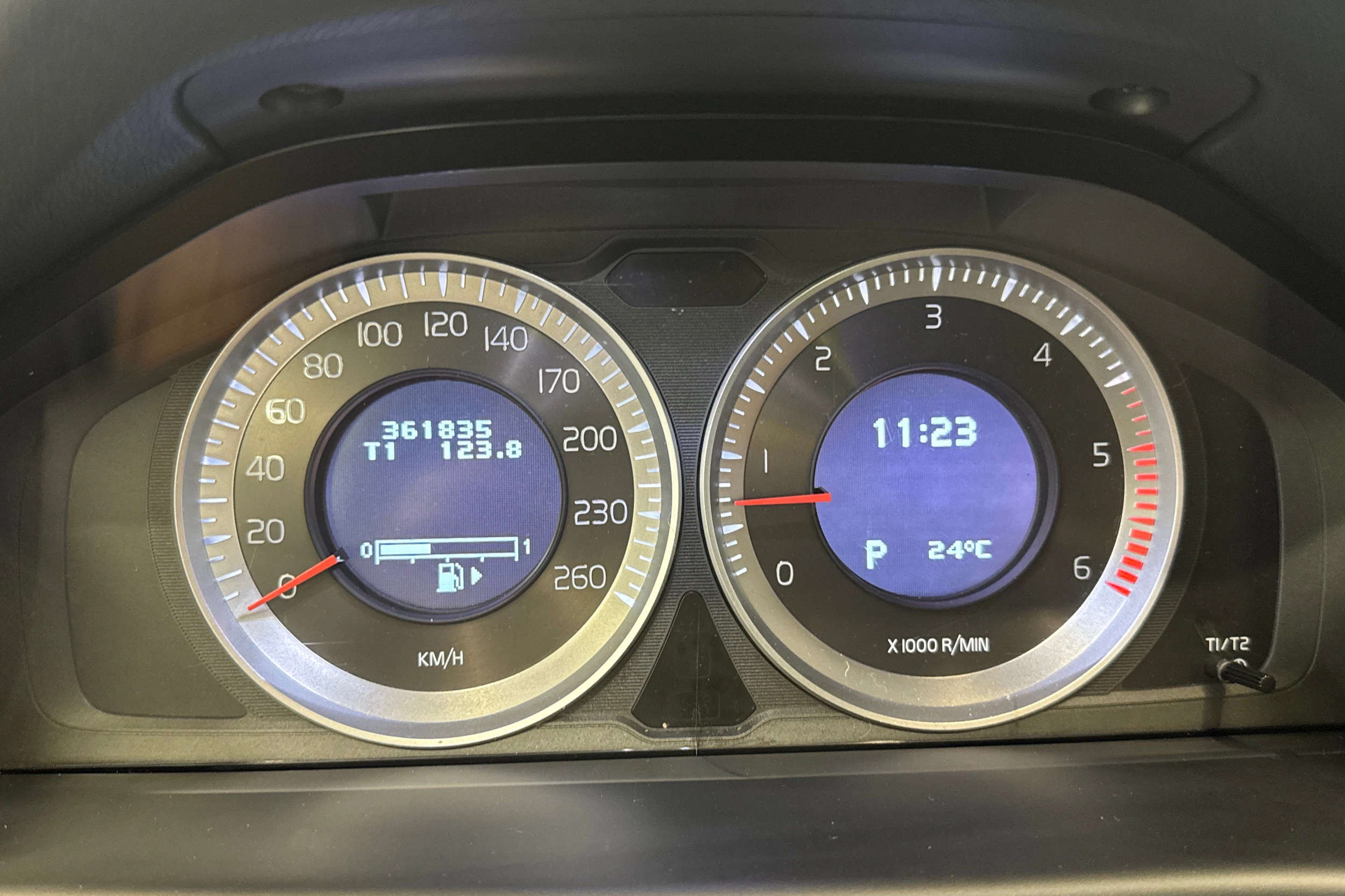 musta Volvo XC70 2012 kuva 27.