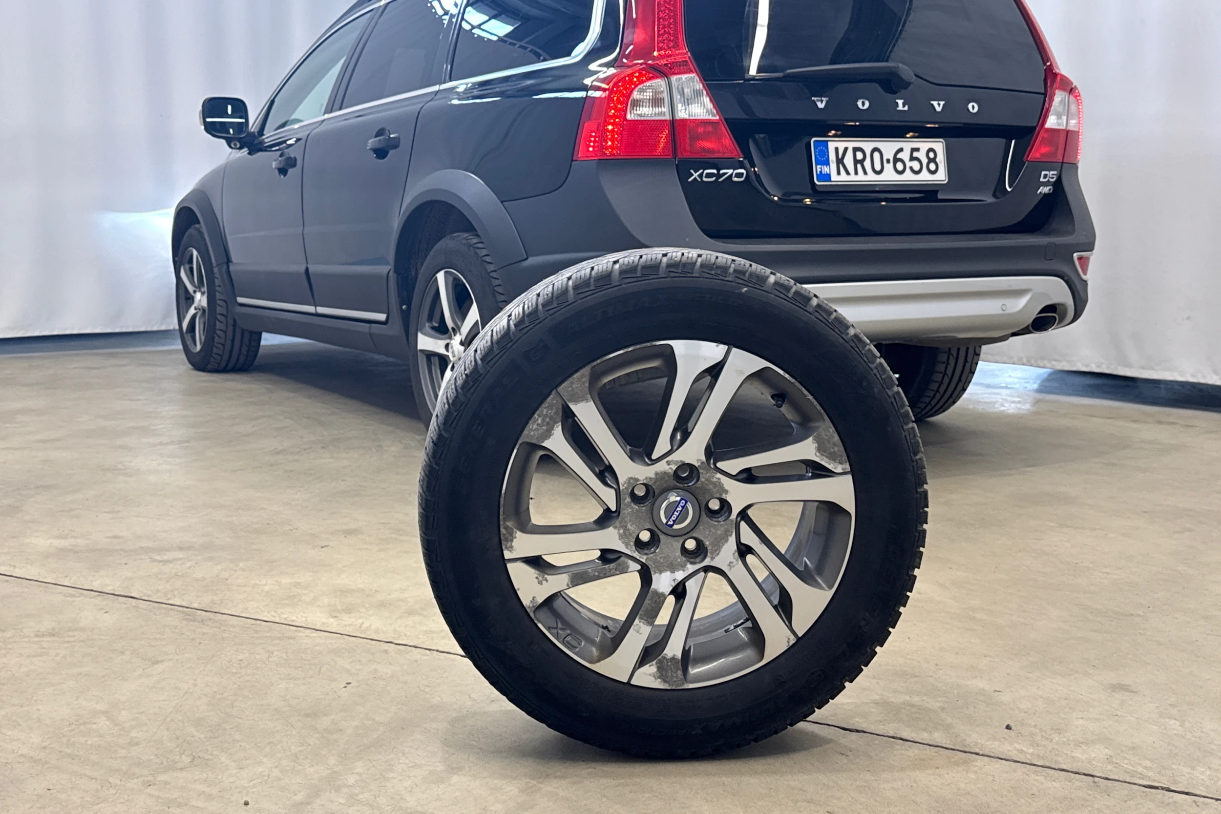 musta Volvo XC70 2012 kuva 29.