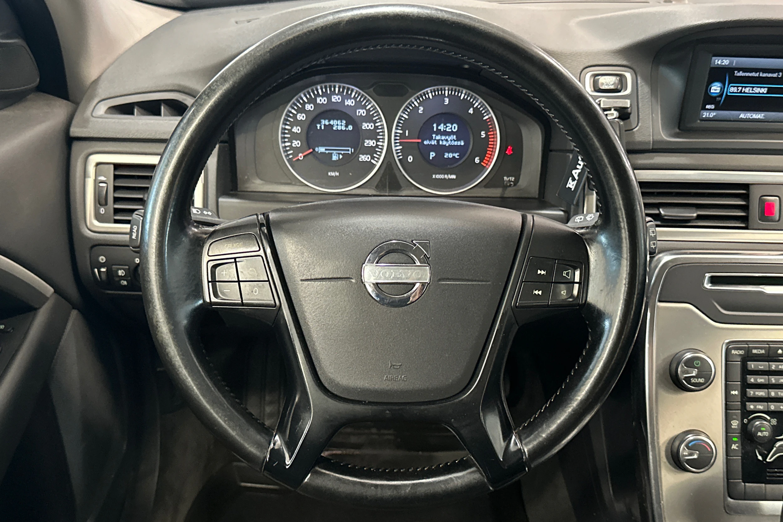 Vihreä Volvo XC70 2012 kuva 13.