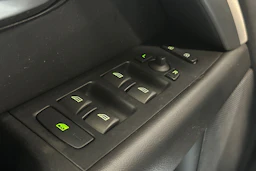 Vihreä Volvo XC70 2012 kuva 16.