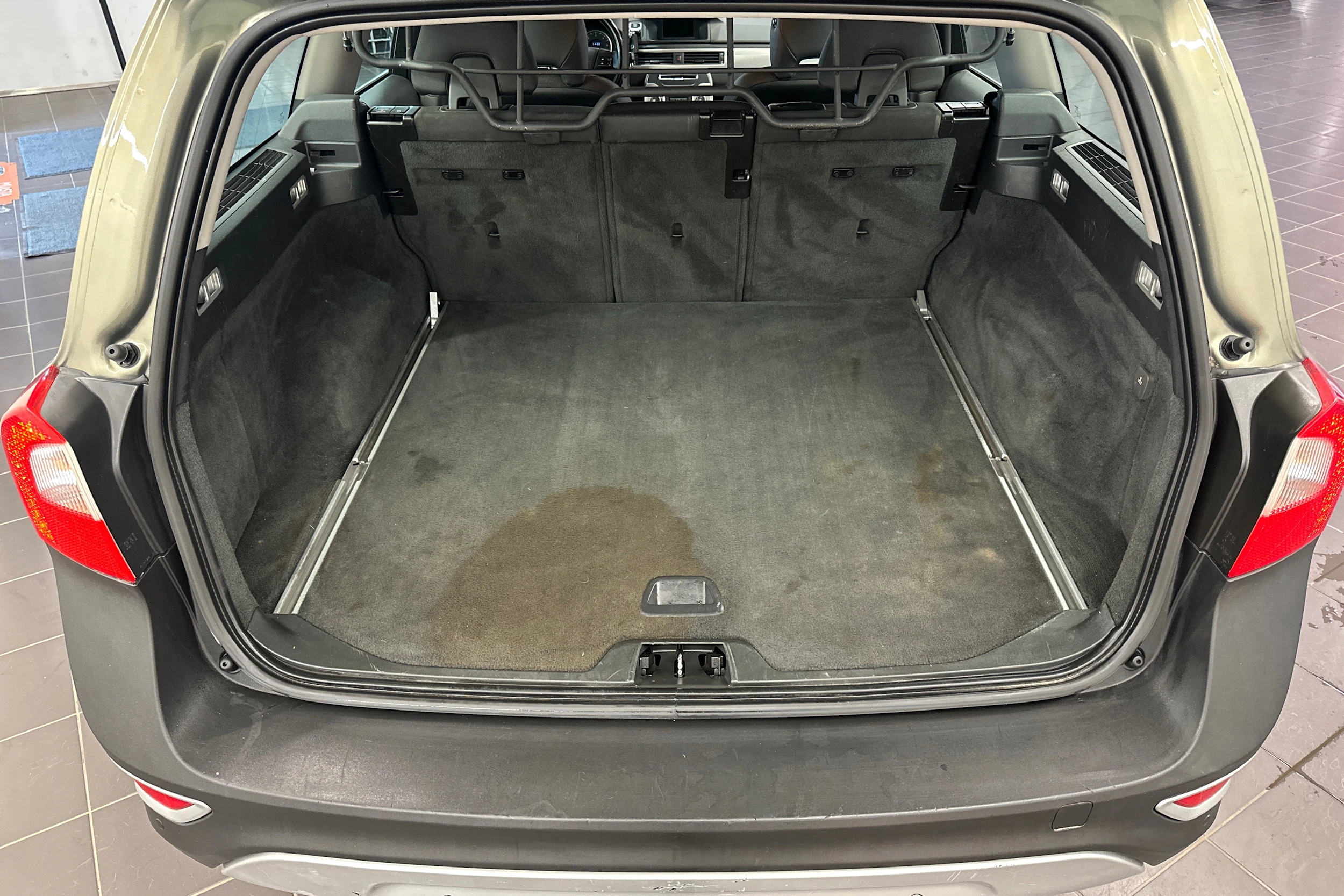 Vihreä Volvo XC70 2012 kuva 21.