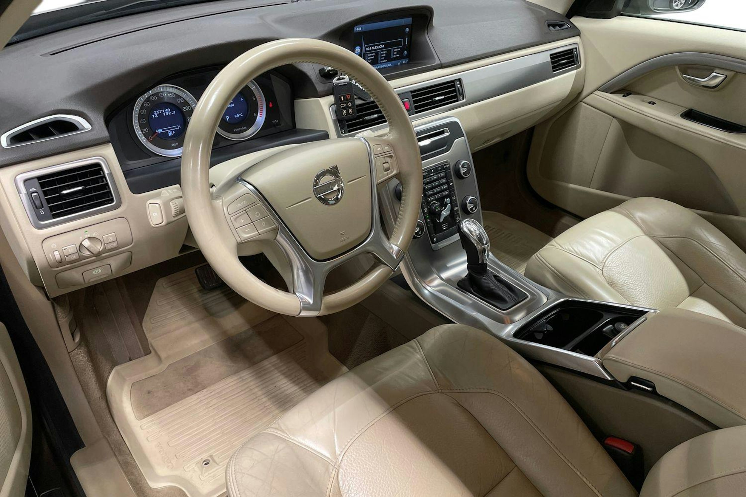 ruskea (beige) Volvo XC70 2013 kuva 7.