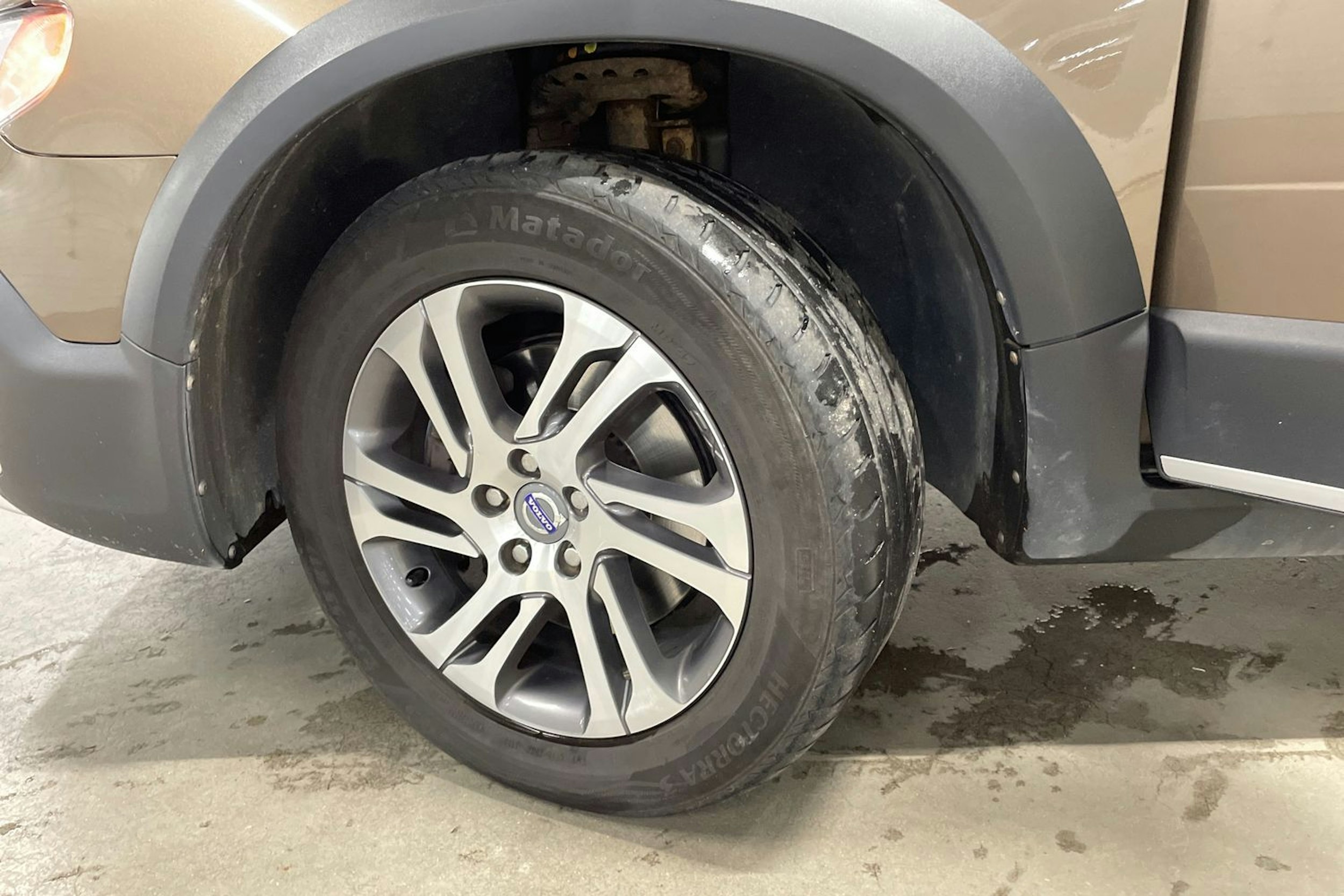ruskea (beige) Volvo XC70 2013 kuva 13.