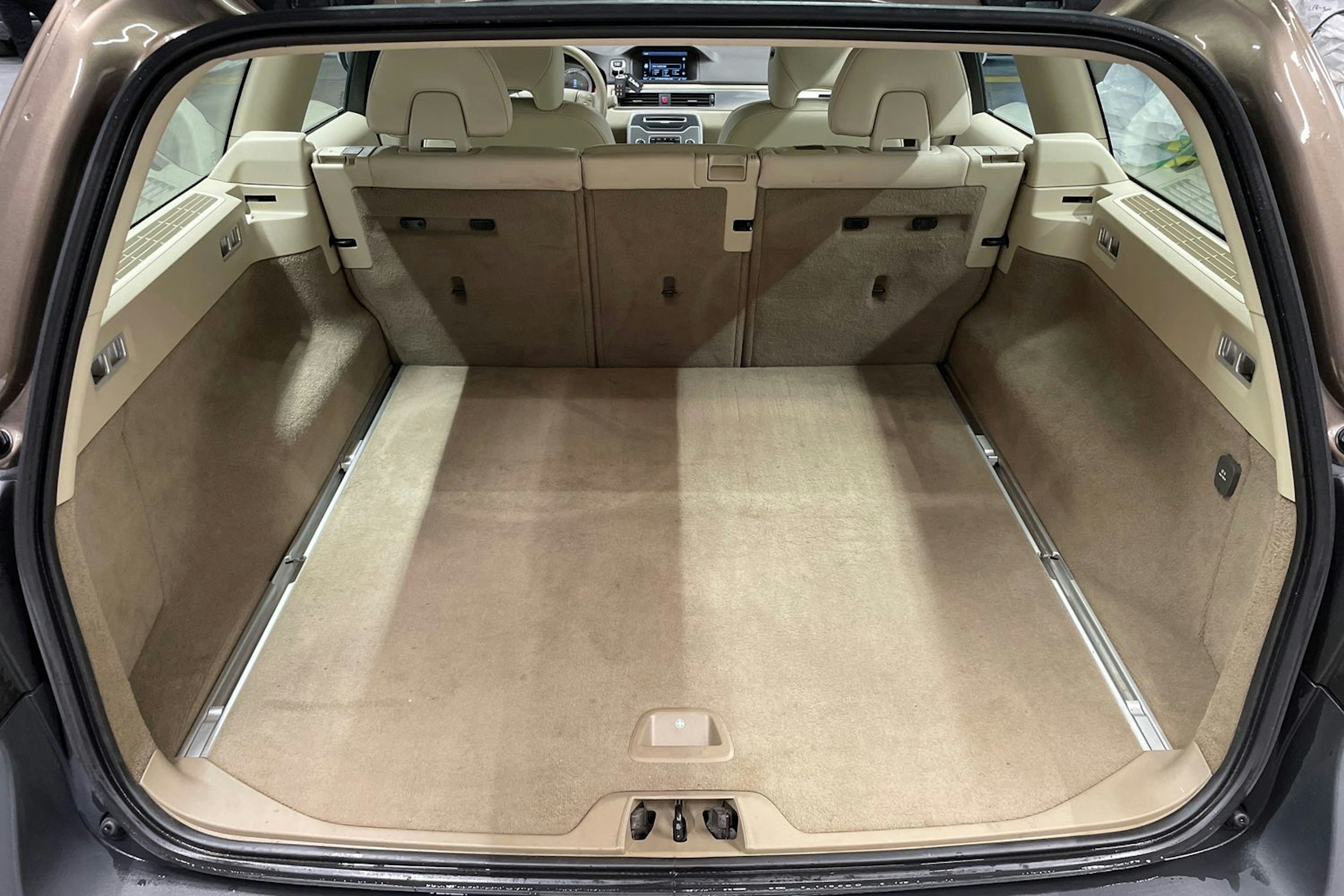 ruskea (beige) Volvo XC70 2013 kuva 15.