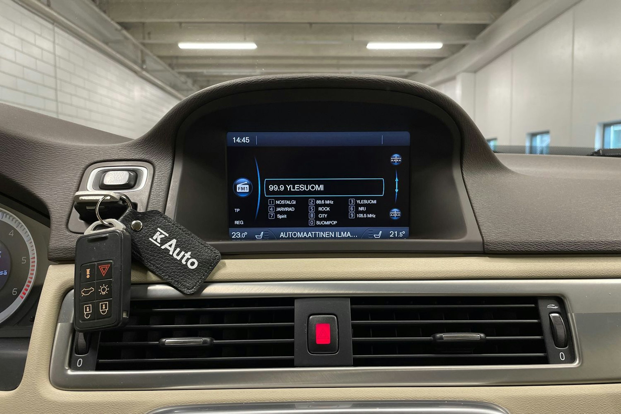 ruskea (beige) Volvo XC70 2013 kuva 17.
