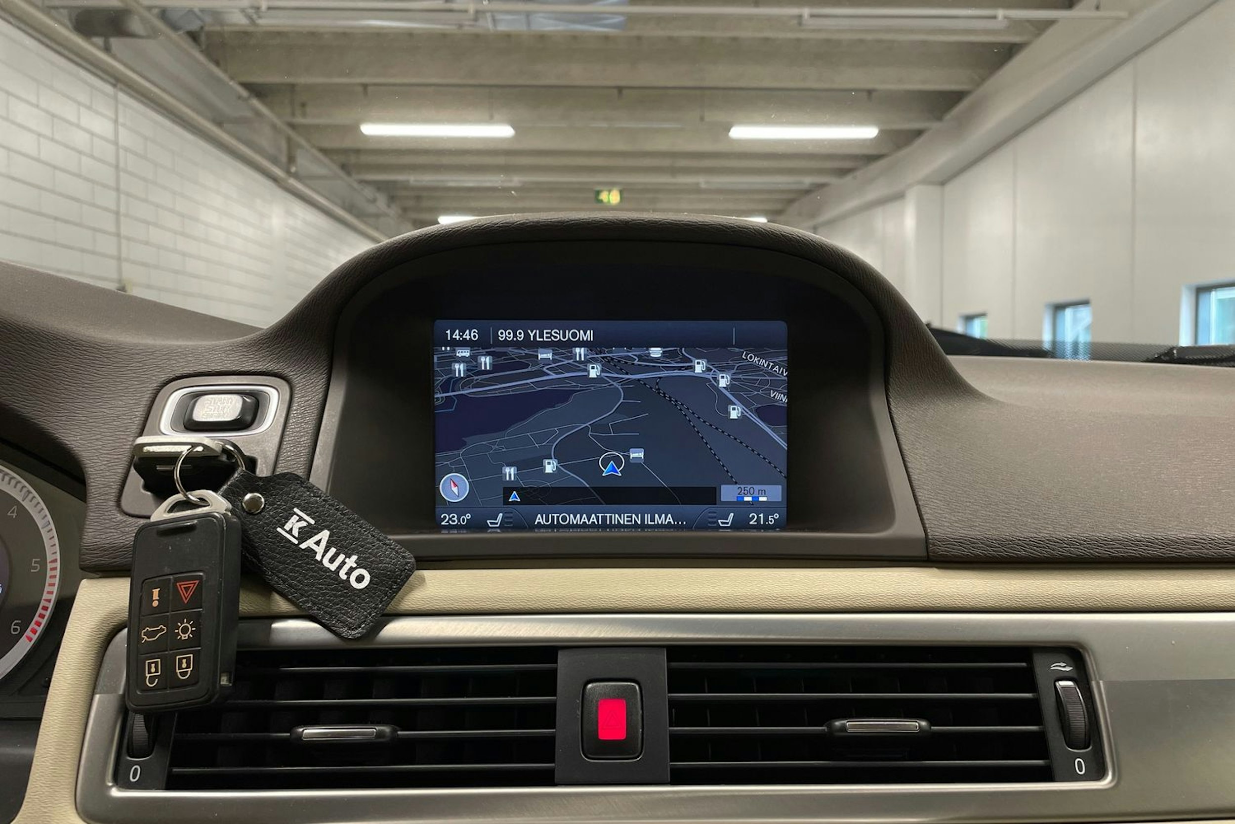 ruskea (beige) Volvo XC70 2013 kuva 19.