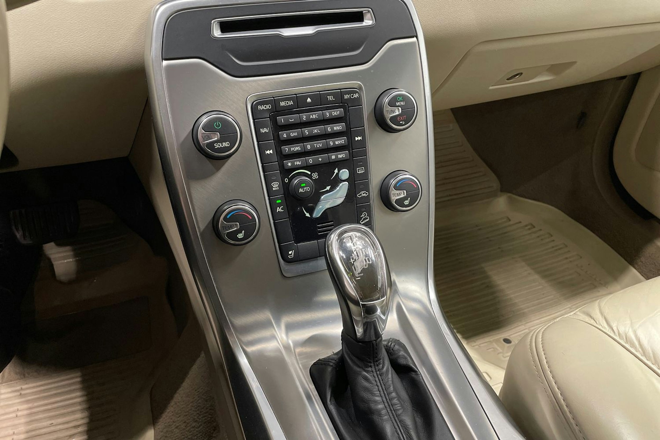 ruskea (beige) Volvo XC70 2013 kuva 21.