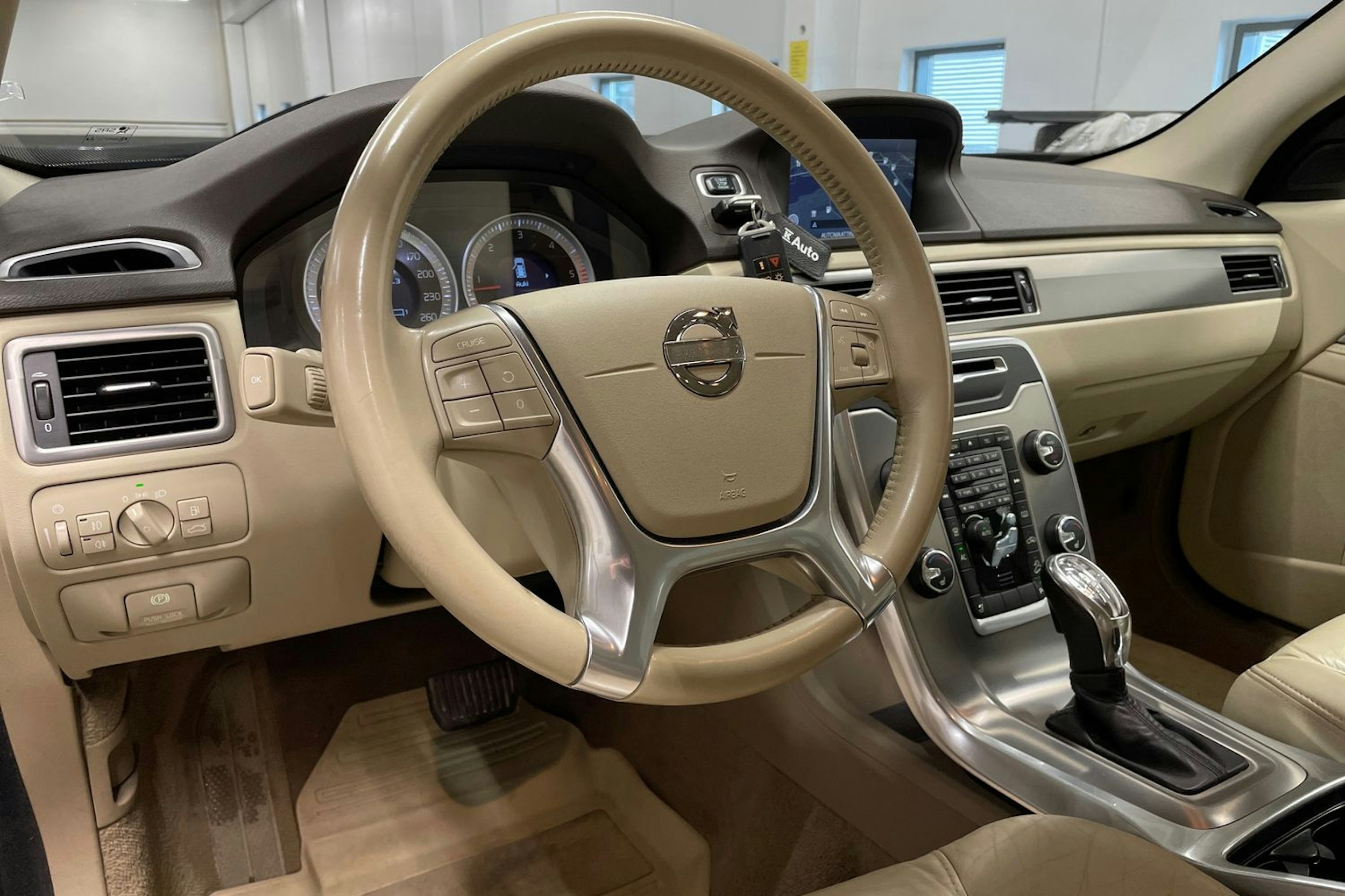 ruskea (beige) Volvo XC70 2013 kuva 25.