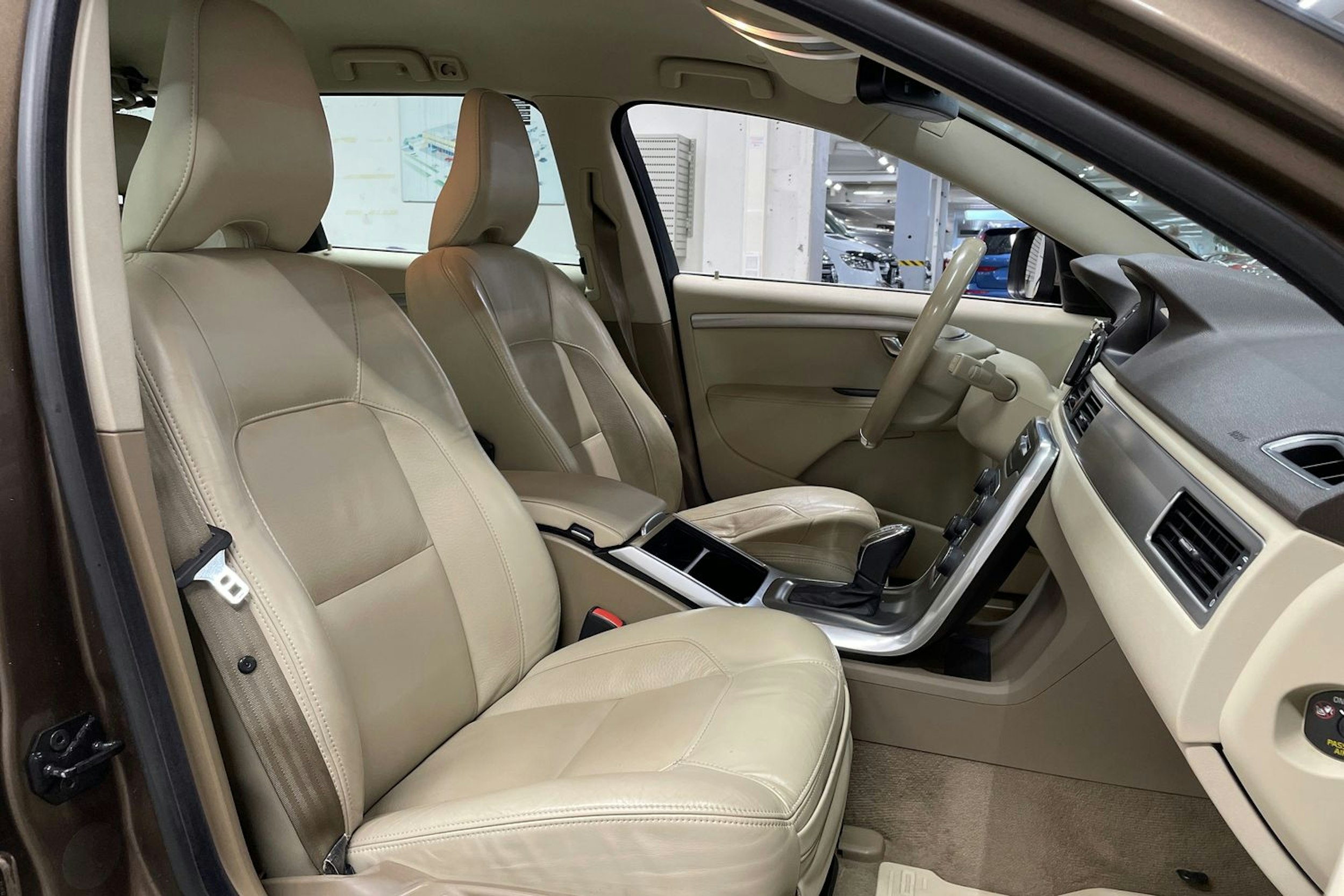 ruskea (beige) Volvo XC70 2013 kuva 26.
