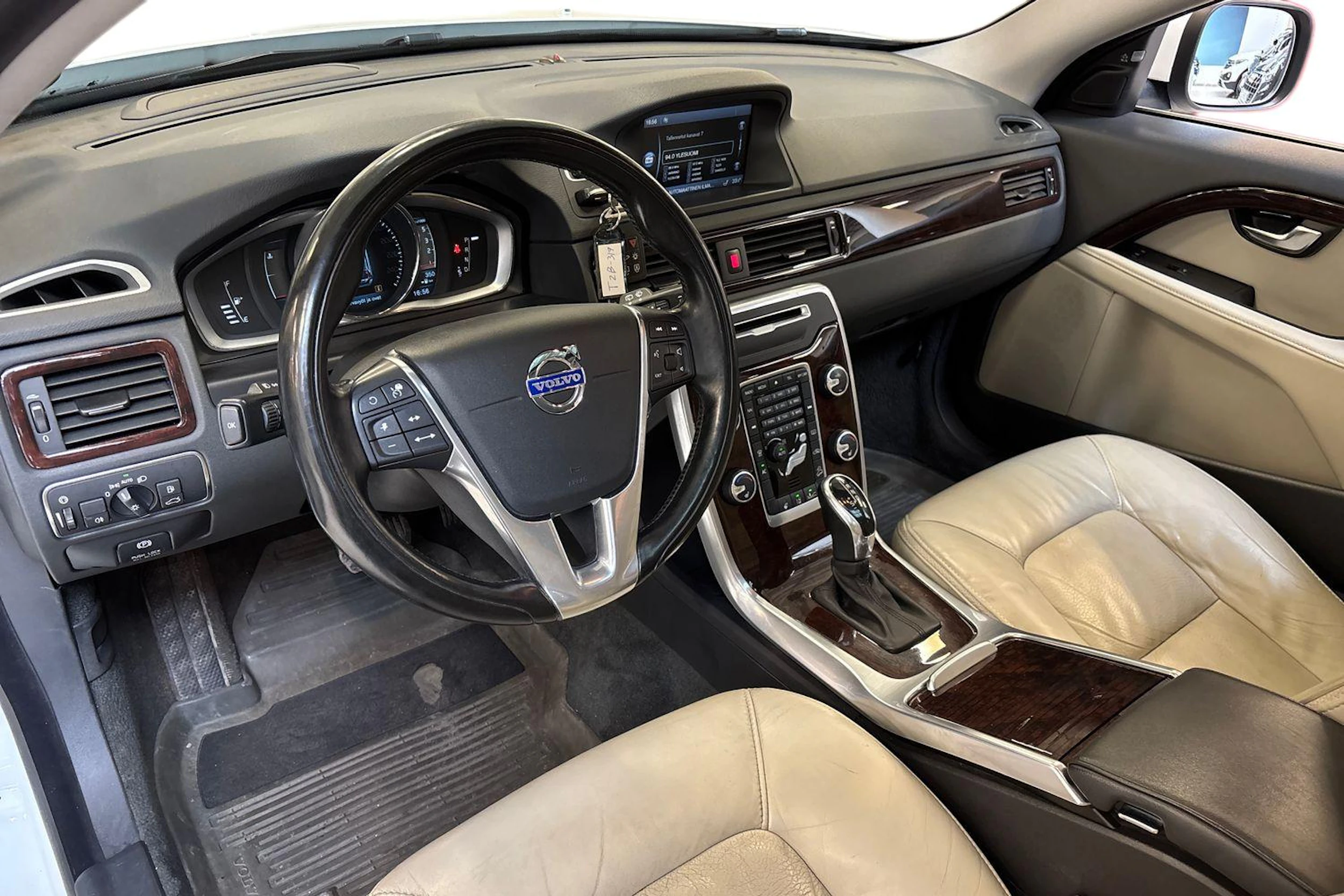 valkoinen Volvo XC70 2013 kuva 6.
