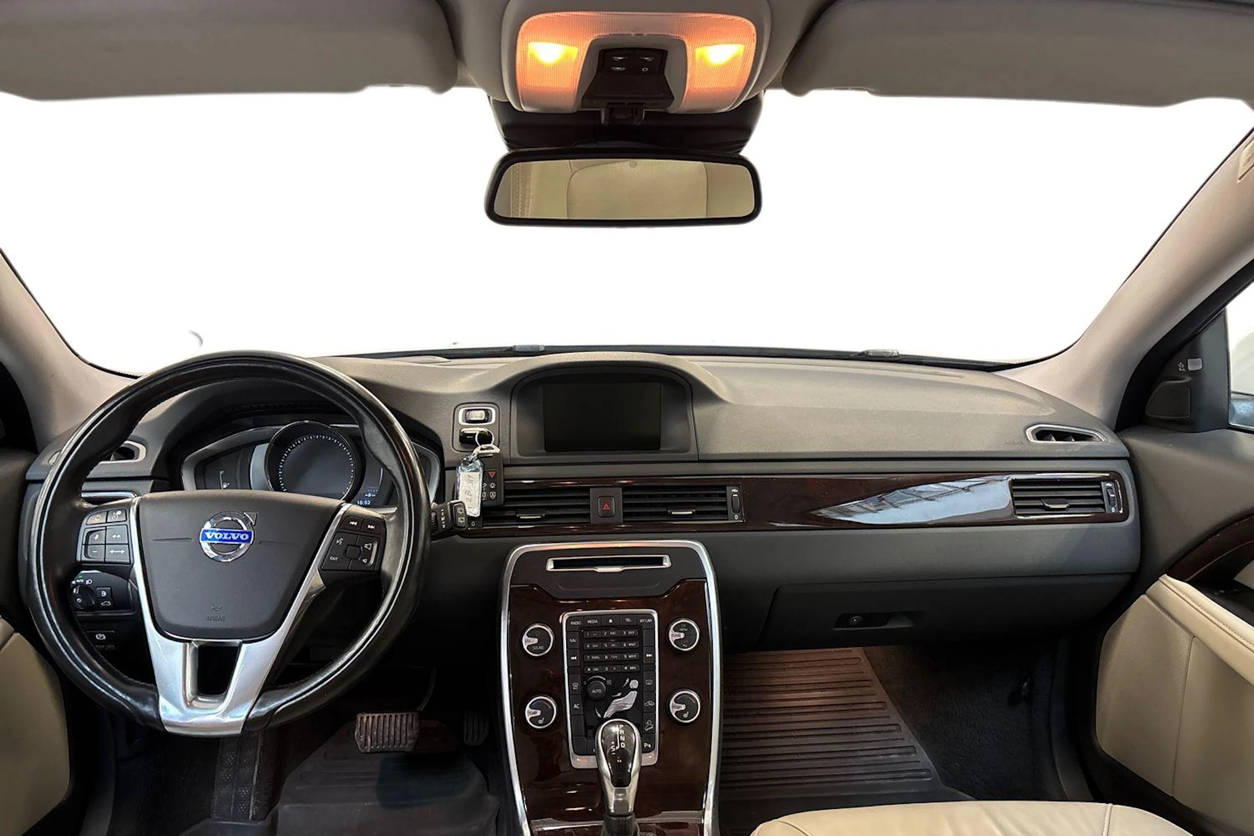 valkoinen Volvo XC70 2013 kuva 7.