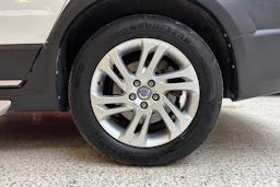 valkoinen Volvo XC70 2013 kuva 10.