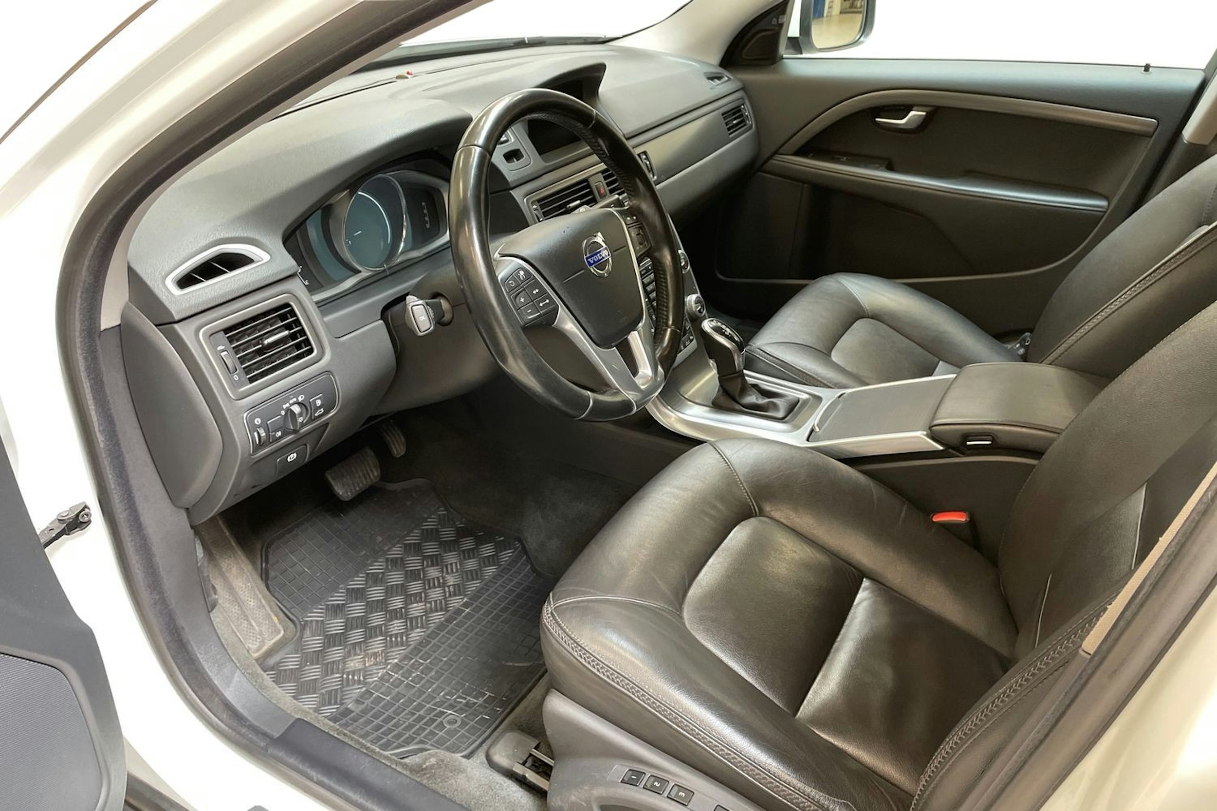 valkoinen Volvo XC70 2014 kuva 7.