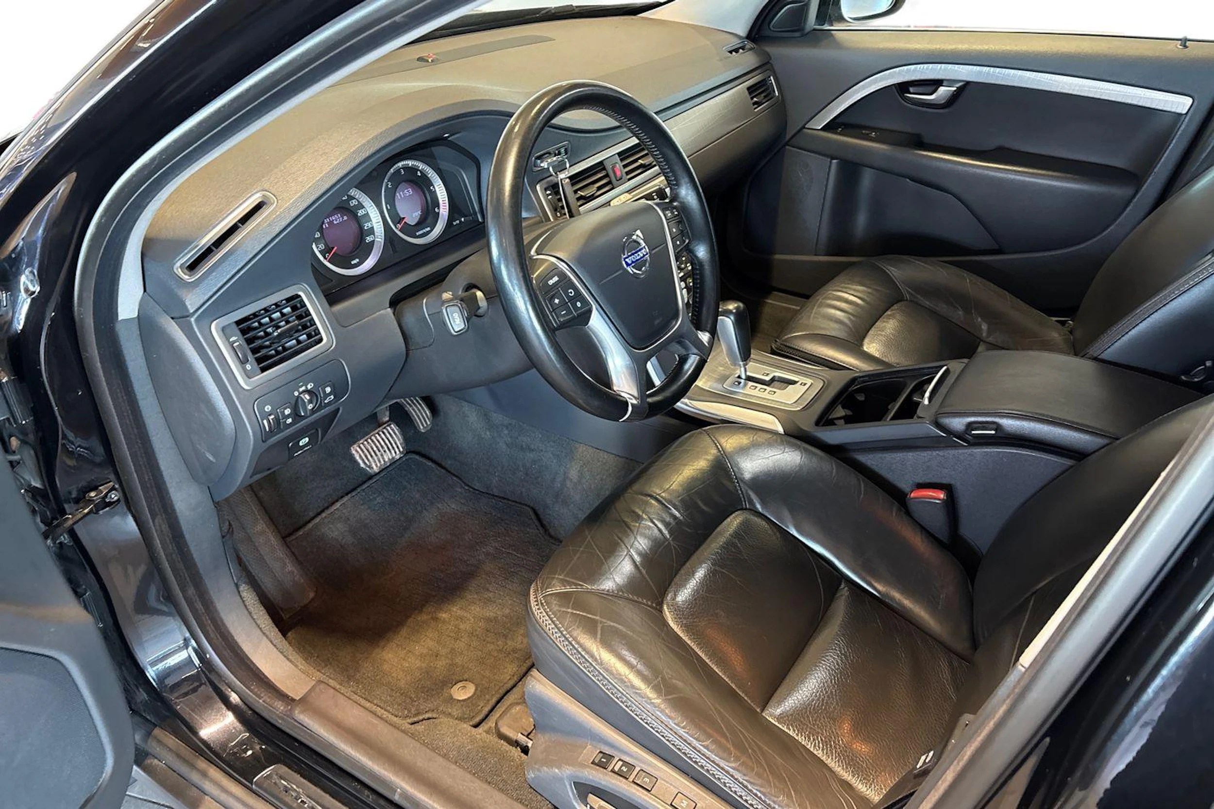 musta Volvo XC70 2011 kuva 7.