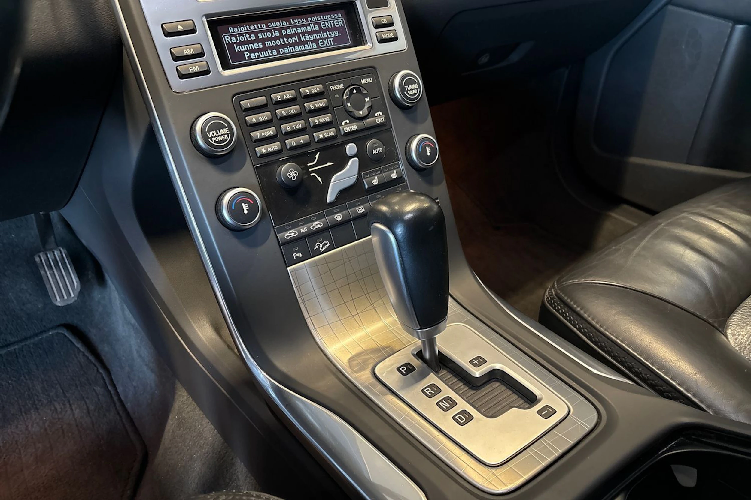 musta Volvo XC70 2011 kuva 17.